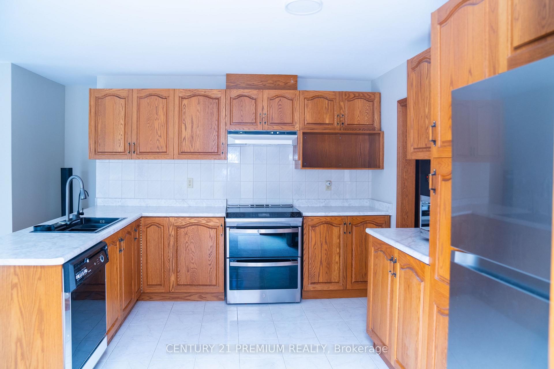 Photo 3 of Unit Upper, 10 Keewaydin Road, King, Nobleton — HOMEH