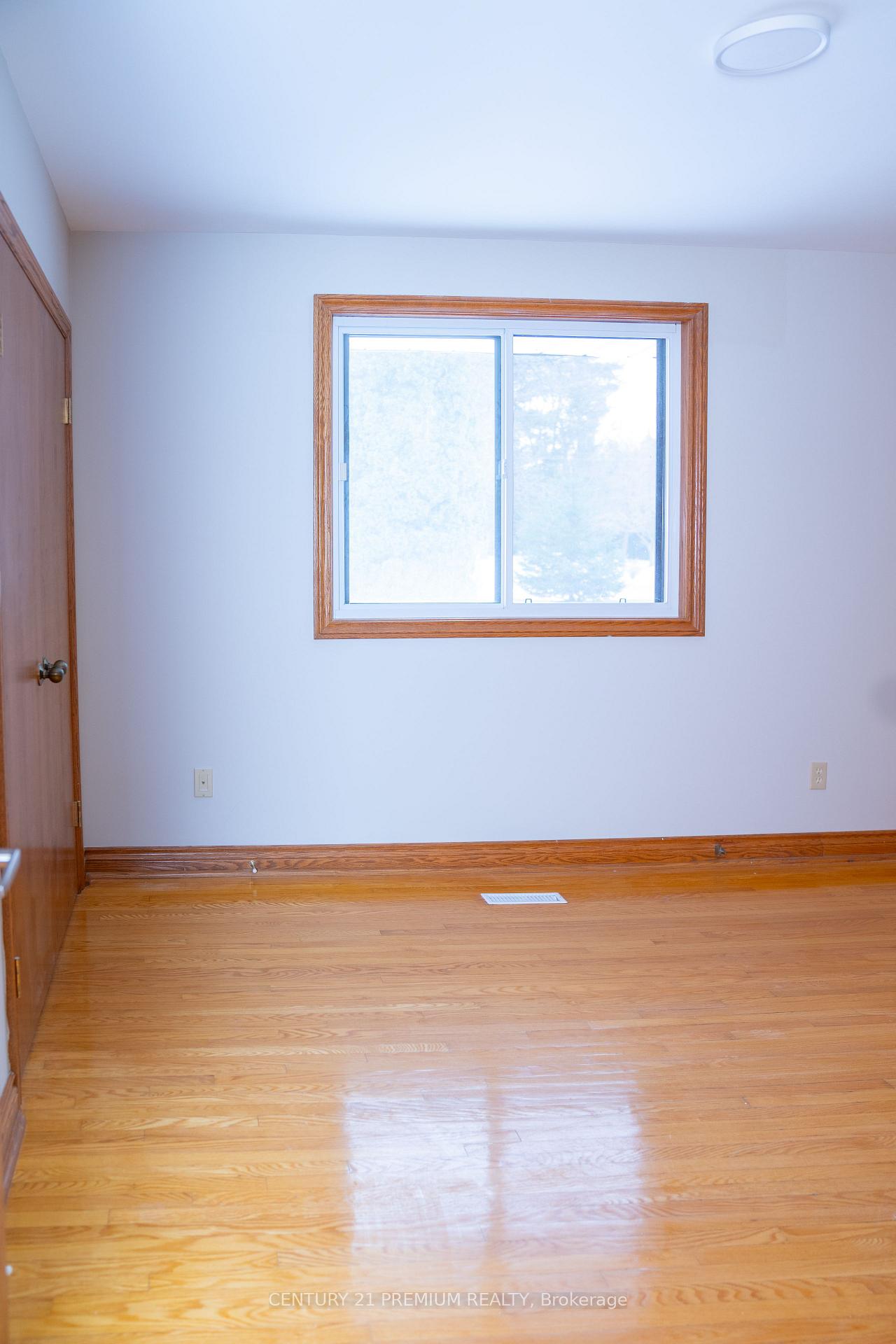 Photo 9 of Unit Upper, 10 Keewaydin Road, King, Nobleton — HOMEH
