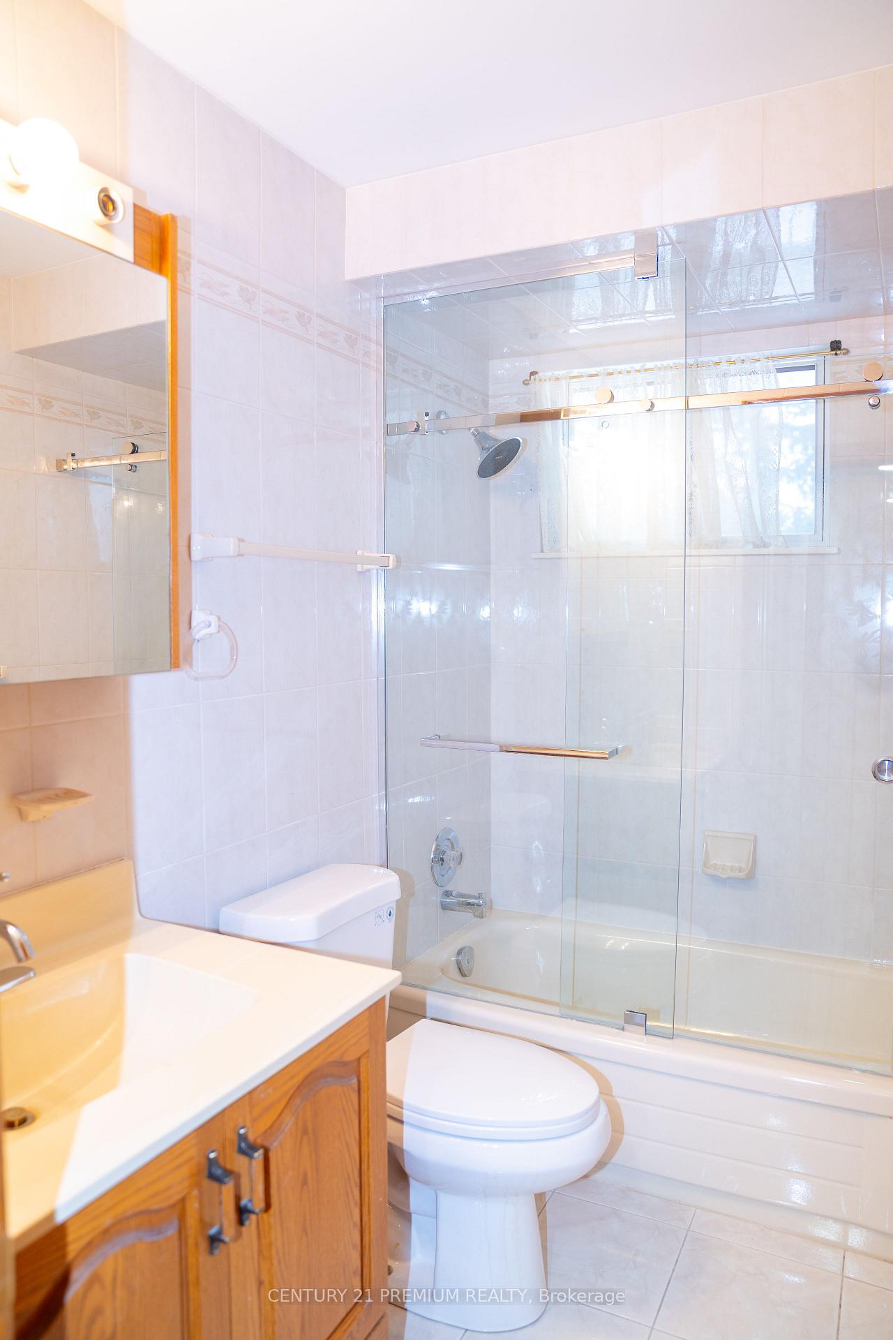 Photo 11 of Unit Upper, 10 Keewaydin Road, King, Nobleton — HOMEH