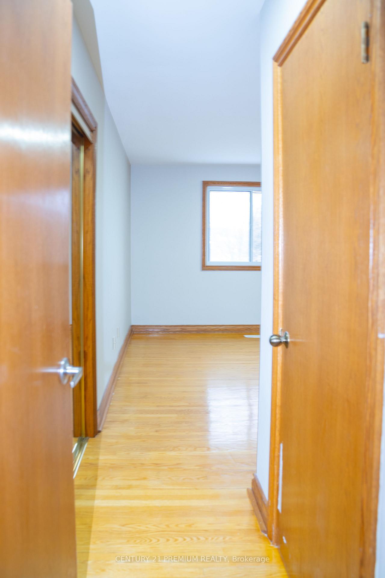 Photo 15 of Unit Upper, 10 Keewaydin Road, King, Nobleton — HOMEH