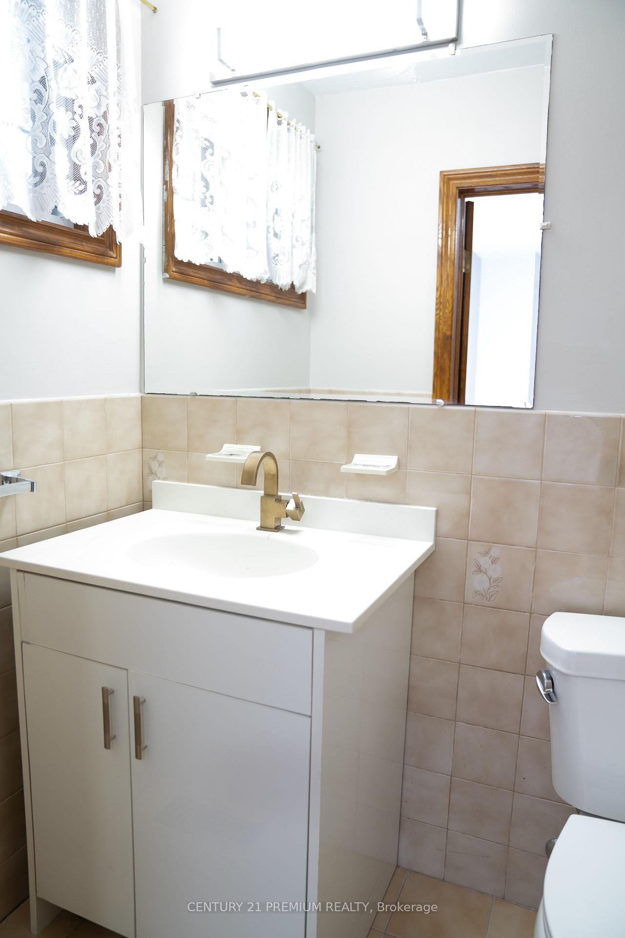 Photo 10 of Unit Upper, 10 Keewaydin Road, King, Nobleton — HOMEH