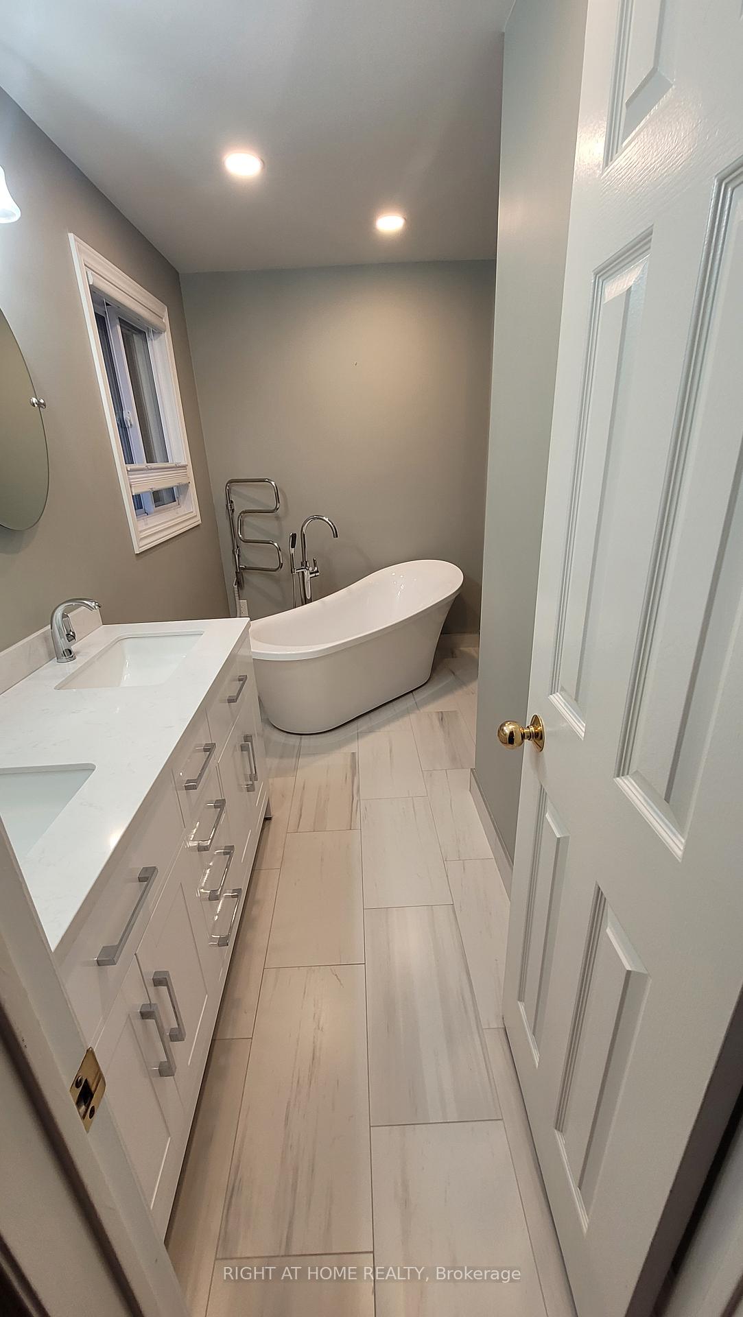 Photo 2 of 755 Aspen Road, Pickering, Amberlea — HOMEH