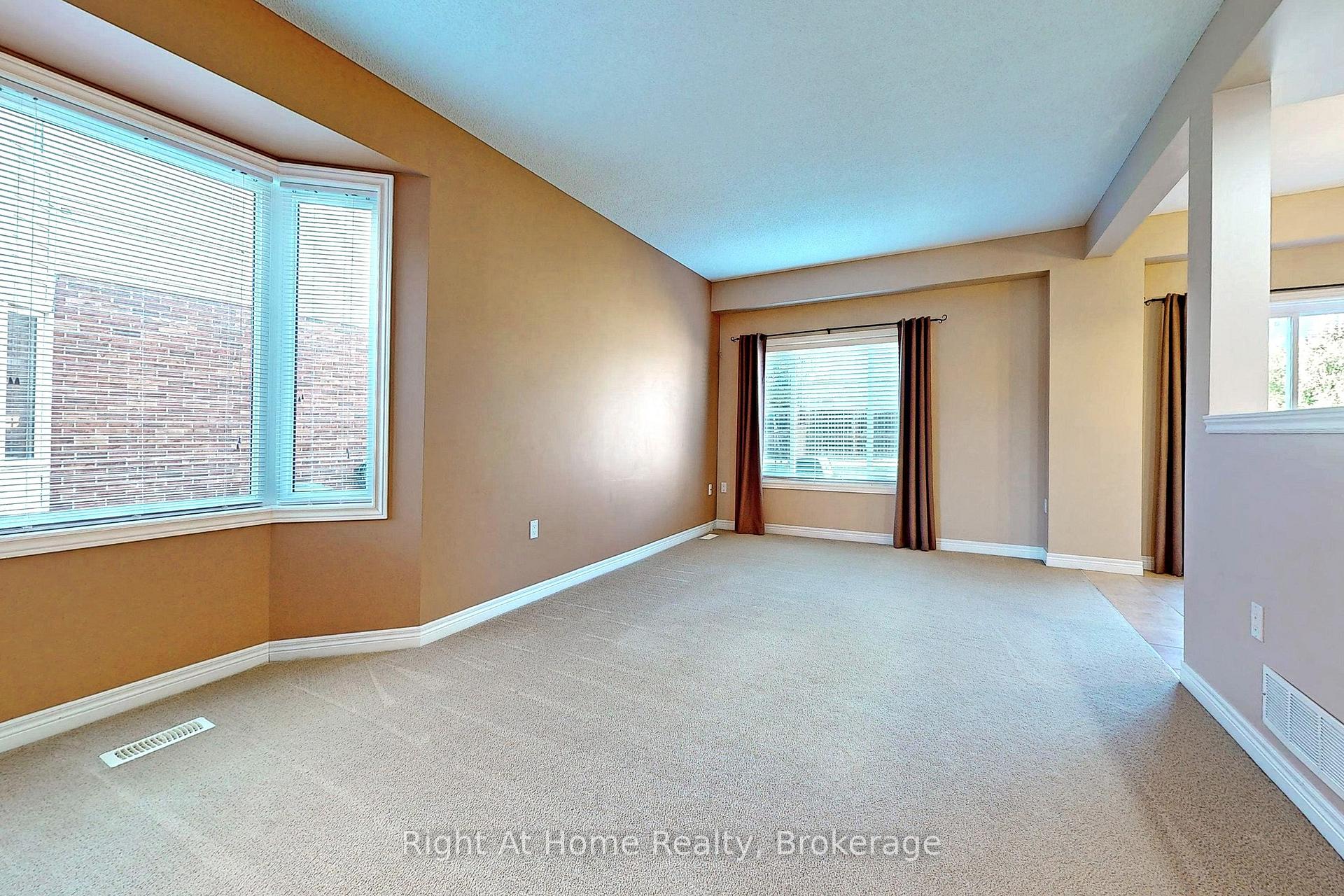 Photo 9 of 15 Brooking Court, Hamilton, Ancaster — HOMEH