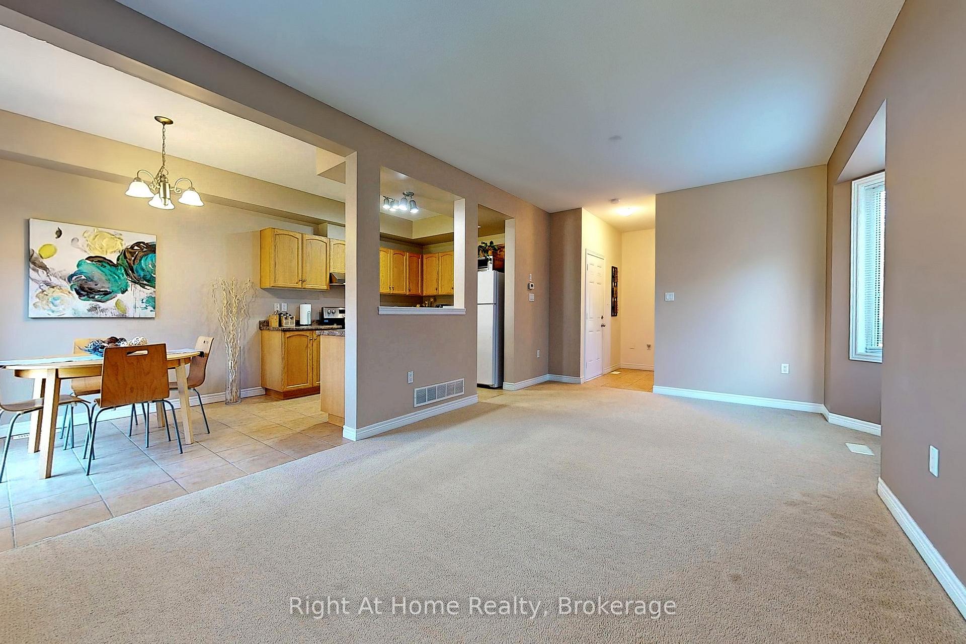 Photo 7 of 15 Brooking Court, Hamilton, Ancaster — HOMEH