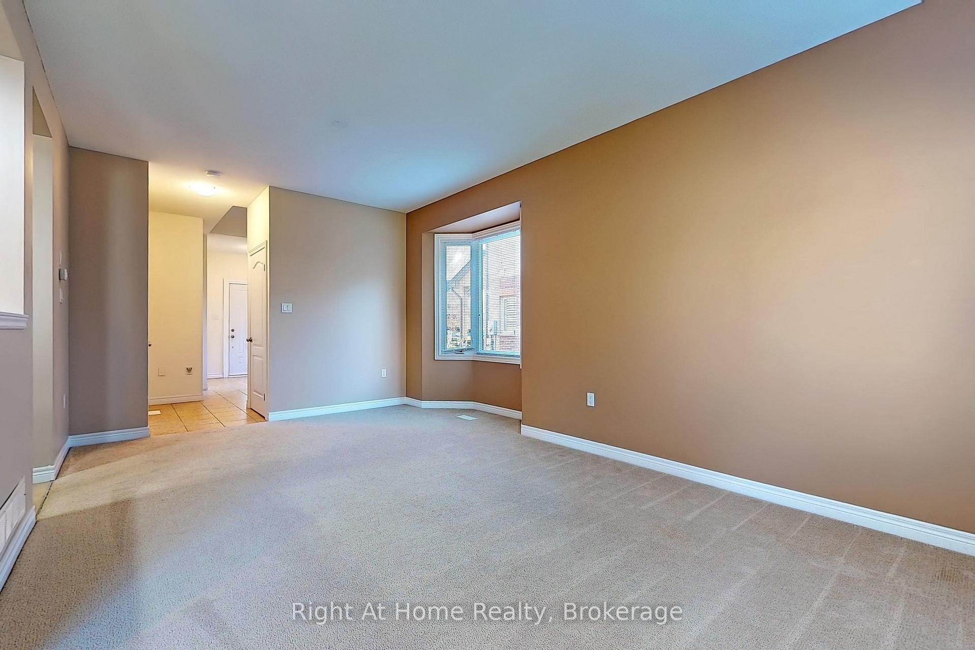 Photo 6 of 15 Brooking Court, Hamilton, Ancaster — HOMEH