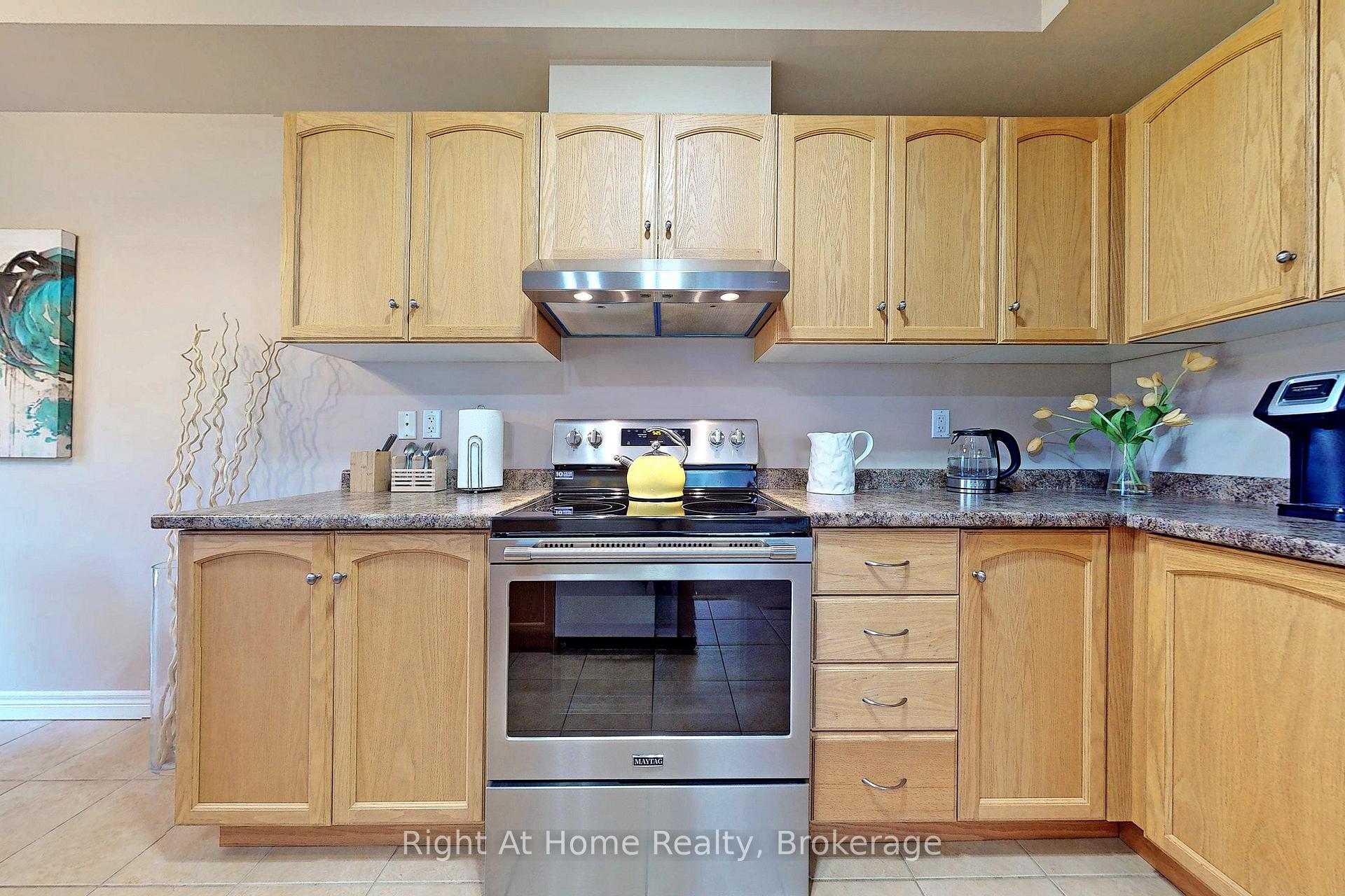 Photo 16 of 15 Brooking Court, Hamilton, Ancaster — HOMEH