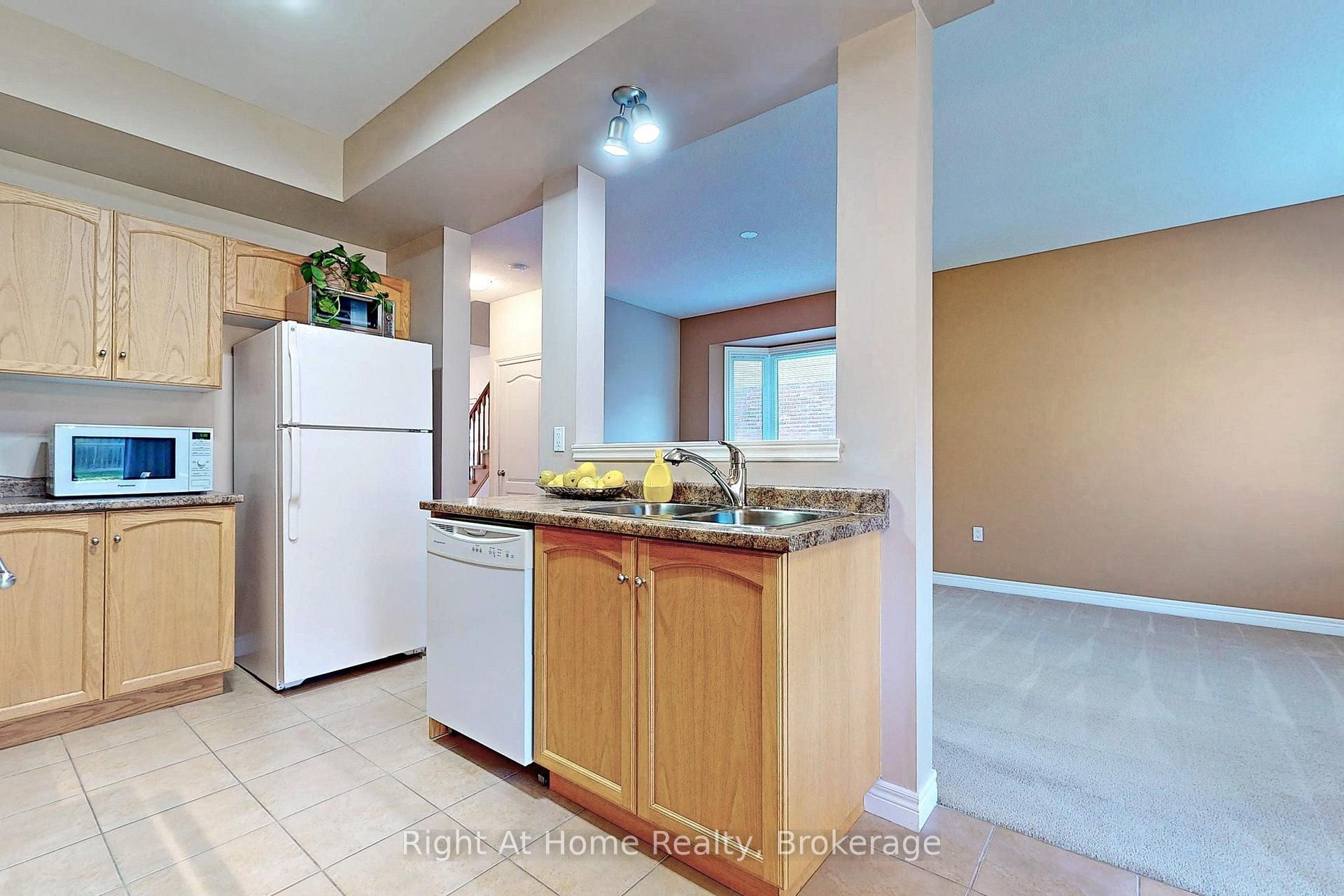 Photo 8 of 15 Brooking Court, Hamilton, Ancaster — HOMEH