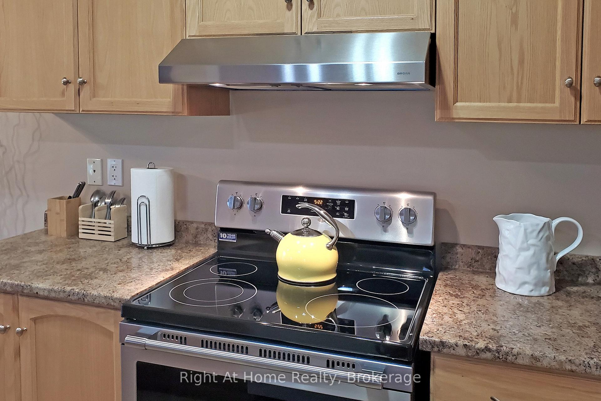 Photo 17 of 15 Brooking Court, Hamilton, Ancaster — HOMEH