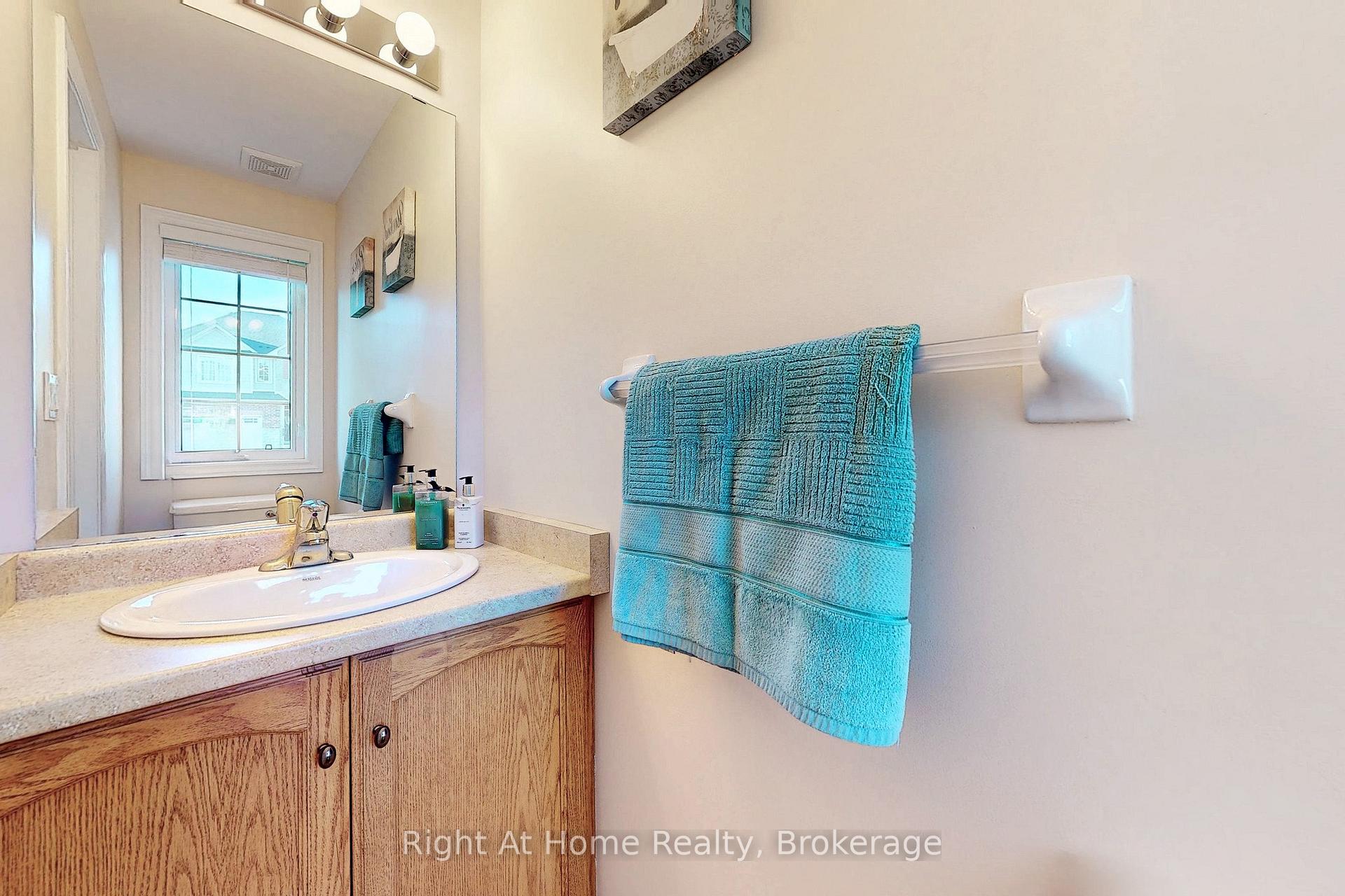 Photo 12 of 15 Brooking Court, Hamilton, Ancaster — HOMEH
