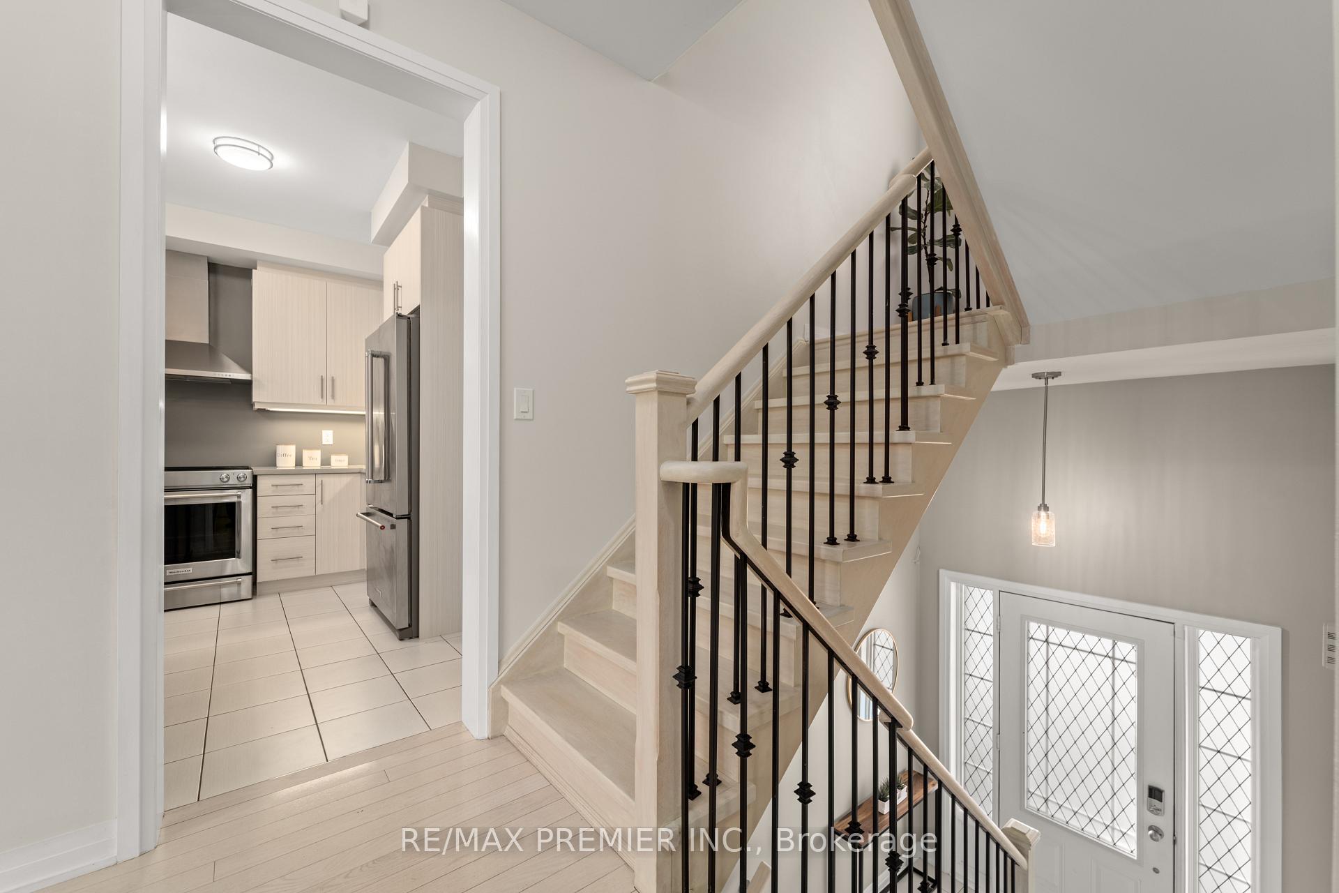 Photo 3 of 29 Oliana Way, Brampton, Bram West — HOMEH
