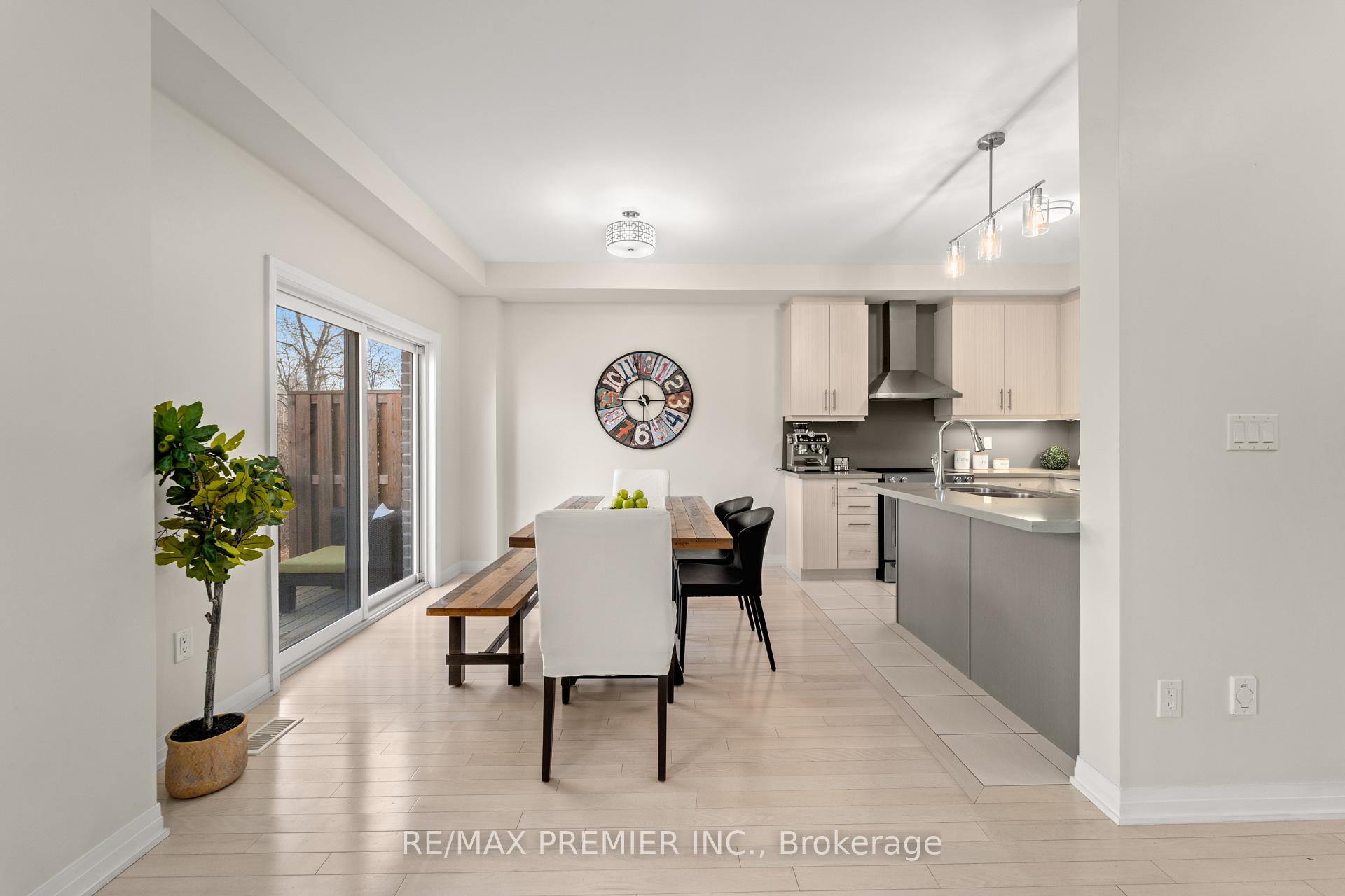 Photo 5 of 29 Oliana Way, Brampton, Bram West — HOMEH