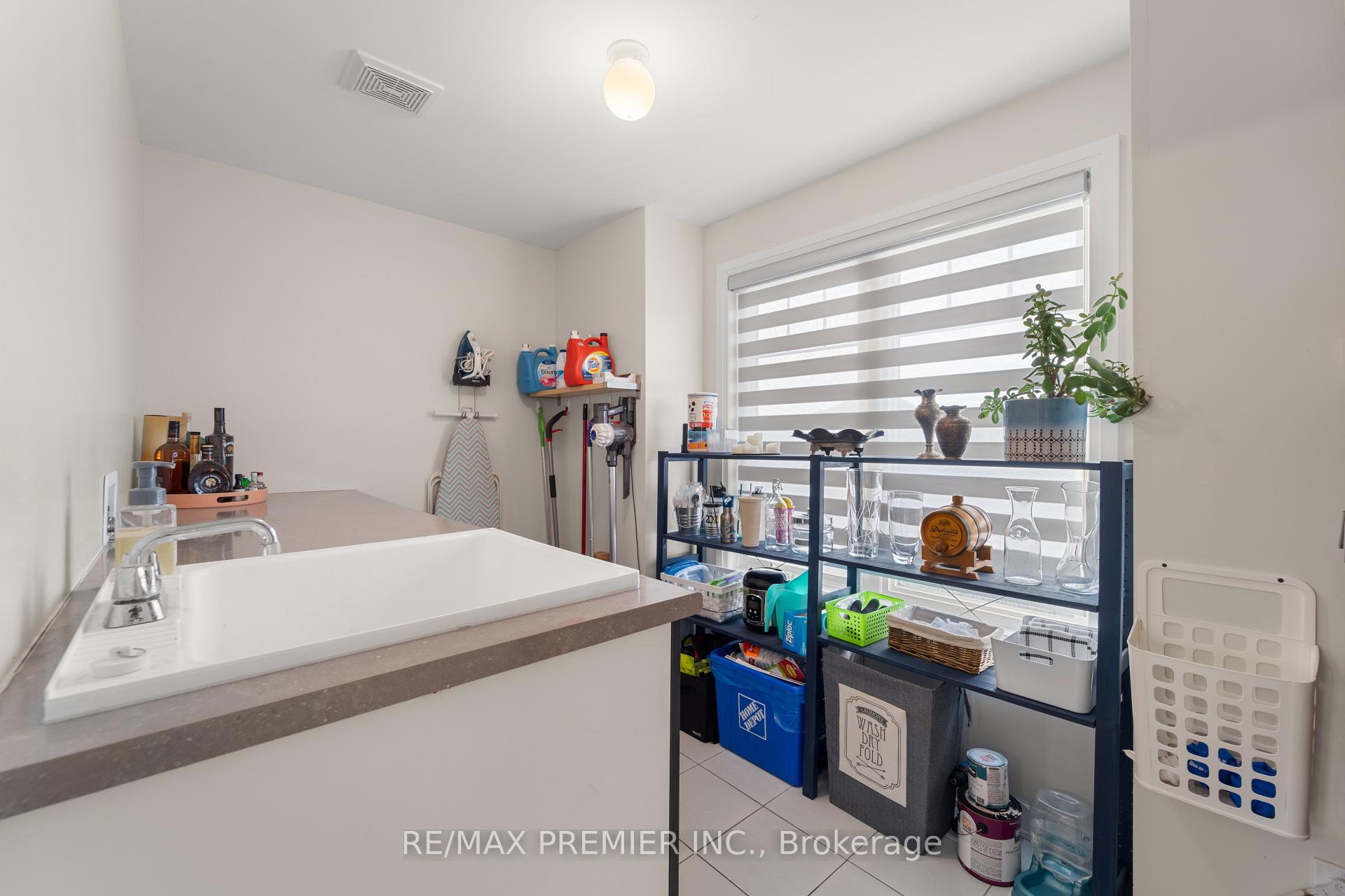 Photo 10 of 29 Oliana Way, Brampton, Bram West — HOMEH