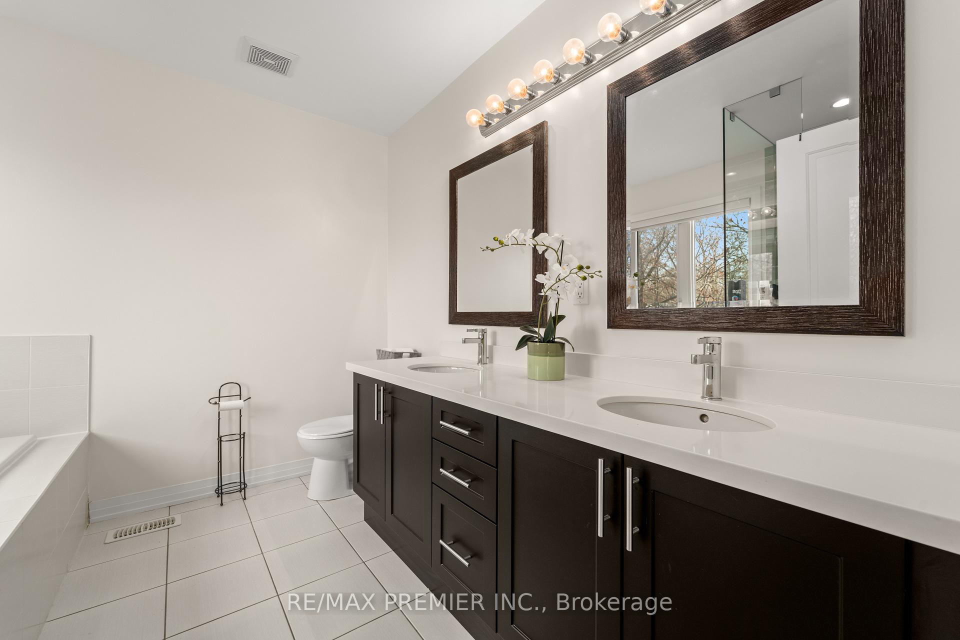 Photo 24 of 29 Oliana Way, Brampton, Bram West — HOMEH
