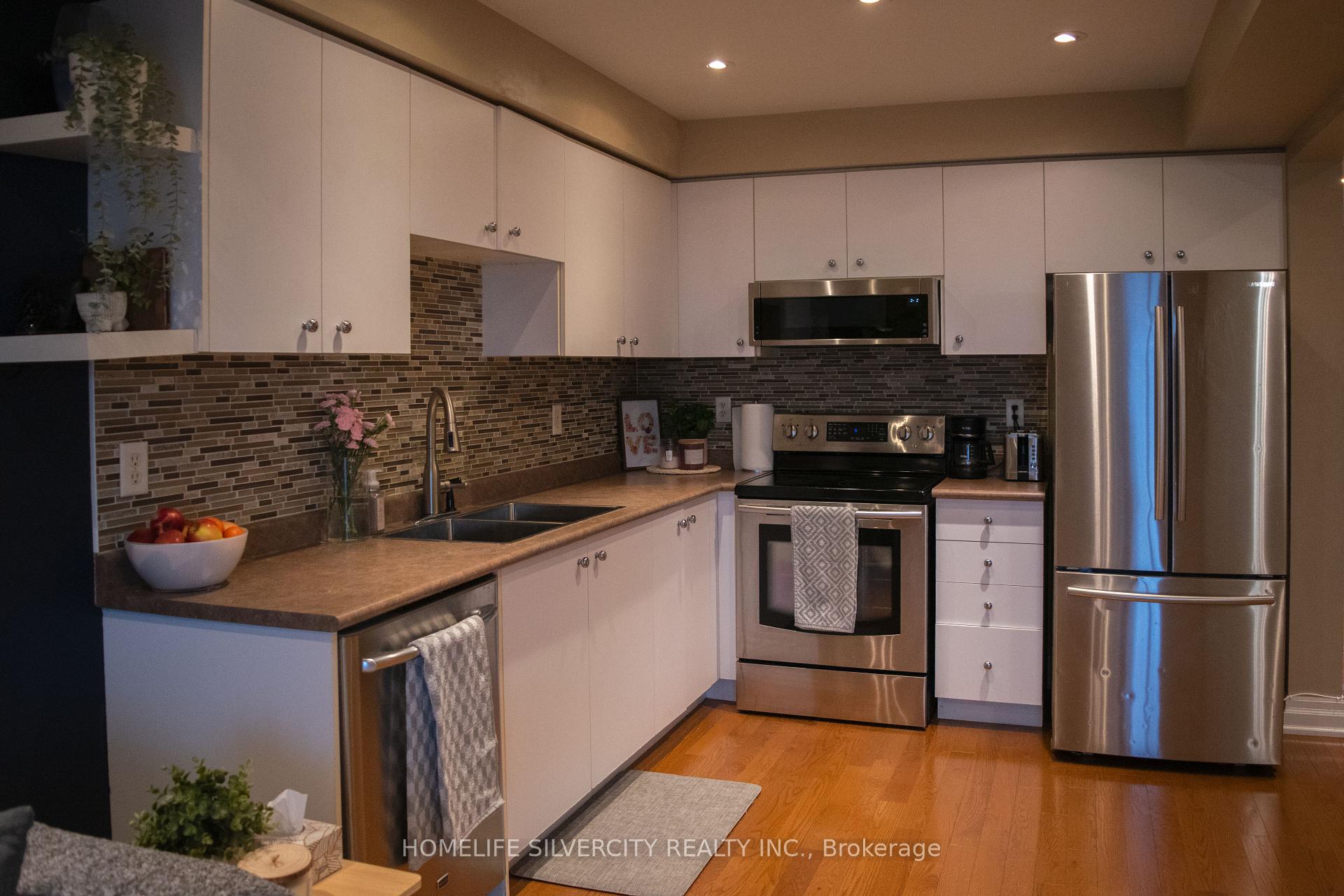Photo 3 of 376 Sparrow Circle, Pickering, Highbush — HOMEH