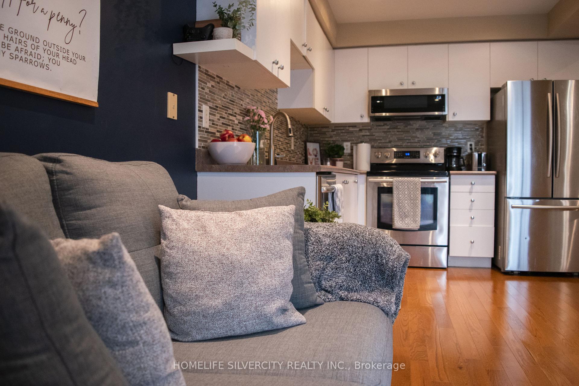 Photo 6 of 376 Sparrow Circle, Pickering, Highbush — HOMEH