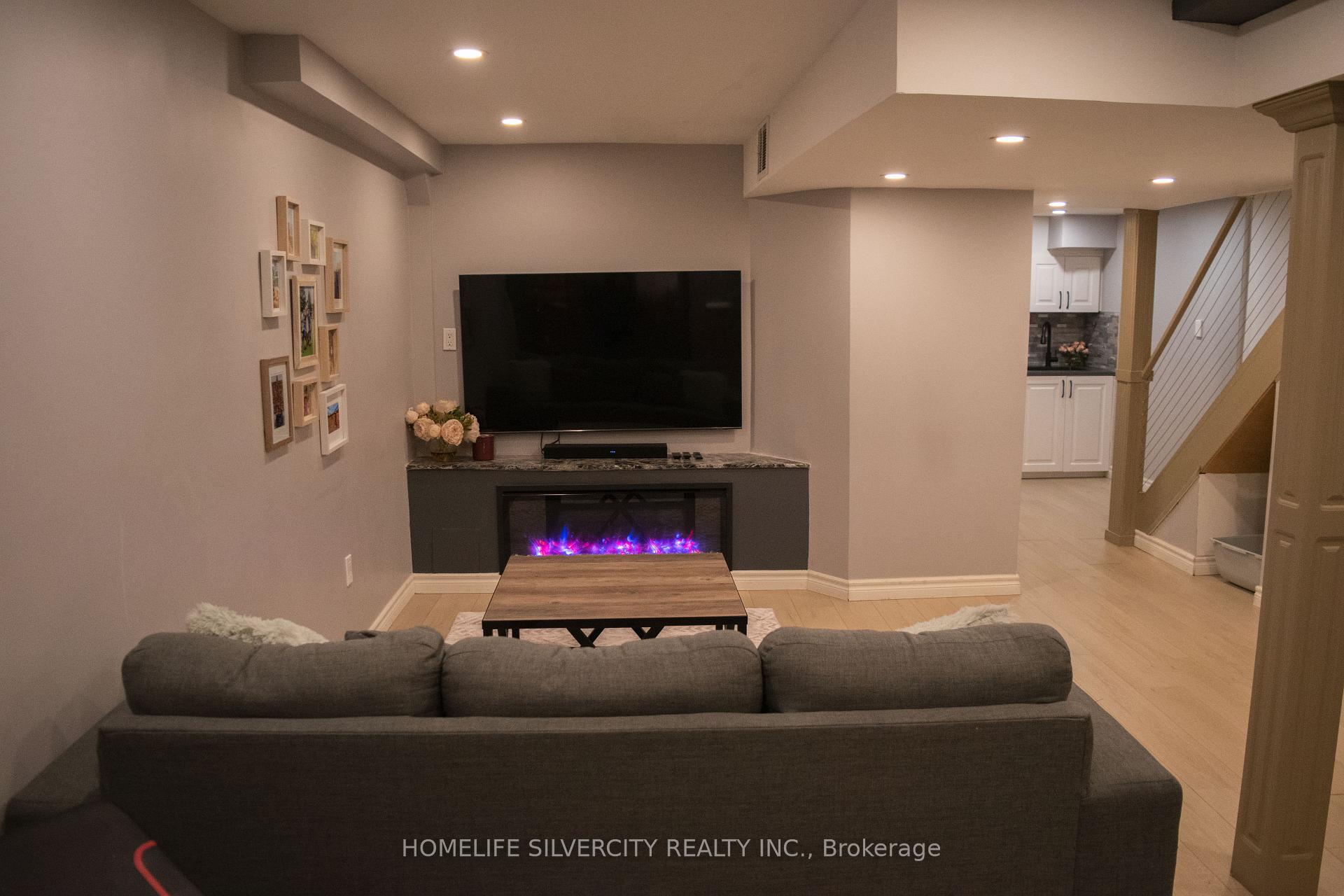 Photo 16 of 376 Sparrow Circle, Pickering, Highbush — HOMEH