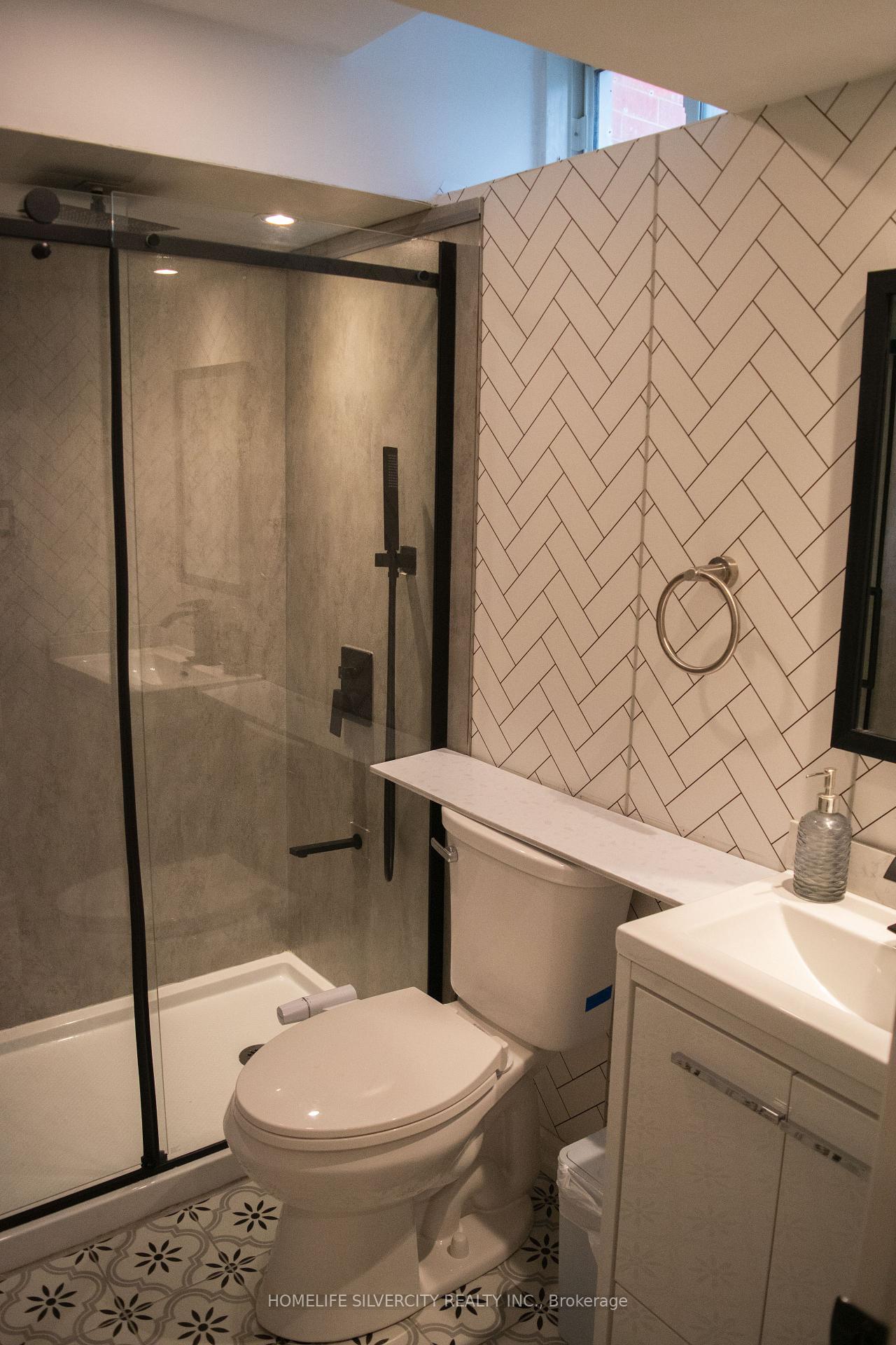 Photo 17 of 376 Sparrow Circle, Pickering, Highbush — HOMEH