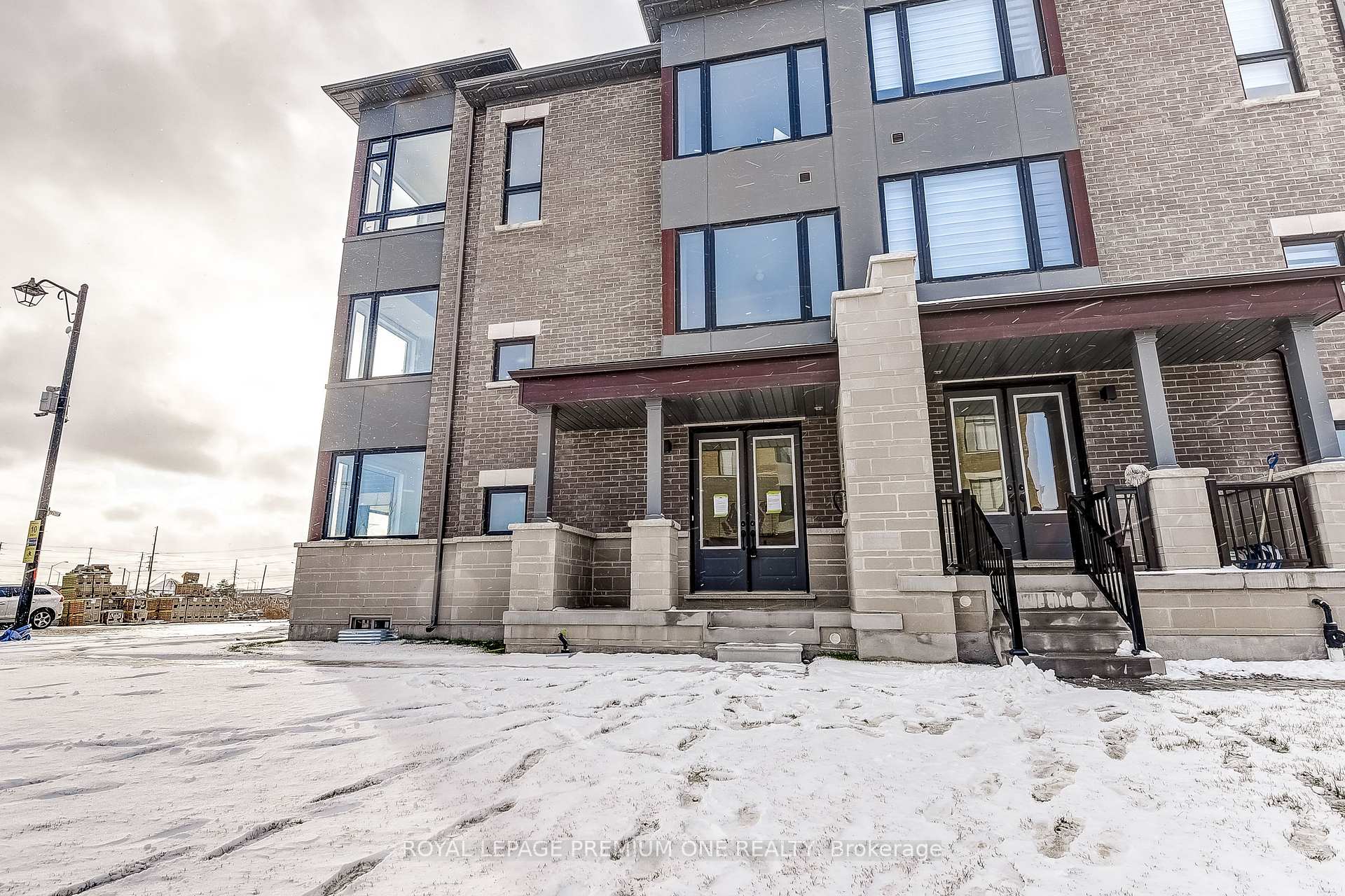 Photo 5 of 36 Thule Street N, Vaughan, Vellore Village — HOMEH