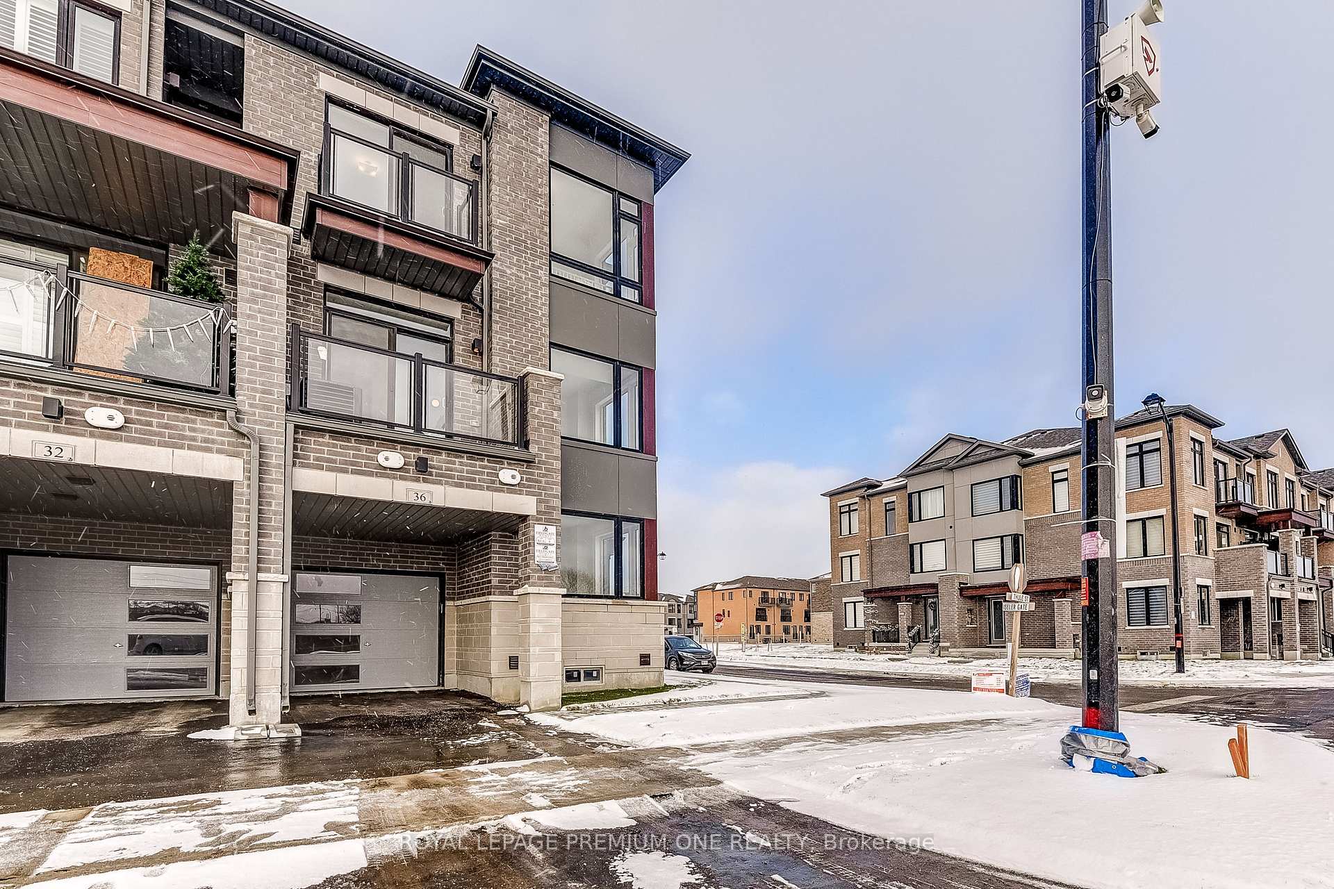 Photo 17 of 36 Thule Street N, Vaughan, Vellore Village — HOMEH