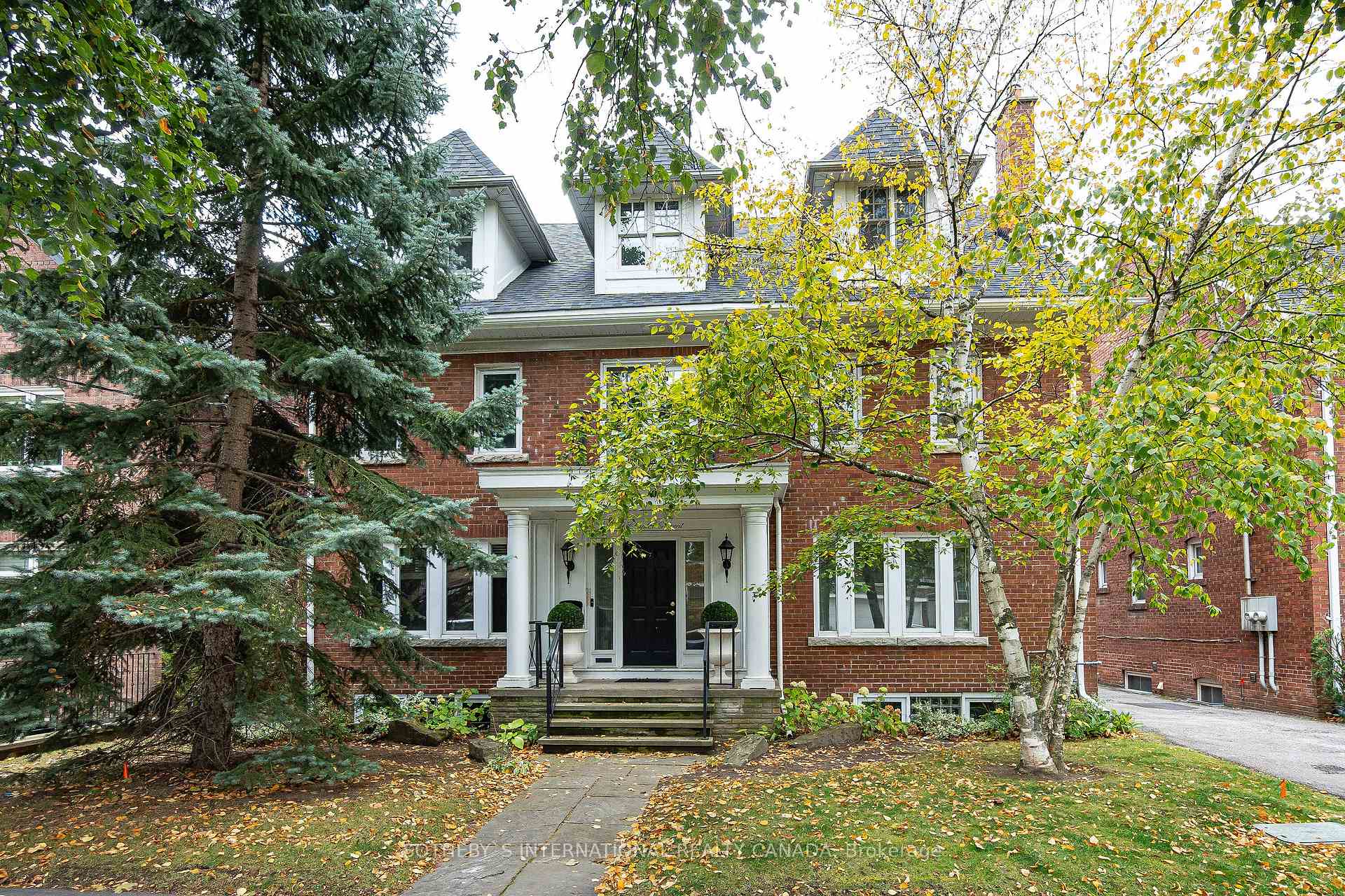 Front of Unit Main, 119 Chaplin Crescent