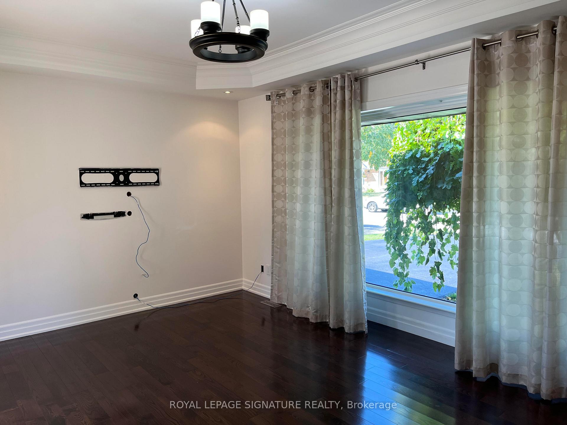 Photo 2 of Unit (Main), 48 Bromley Crescent, Brampton, Avondale — HOMEH