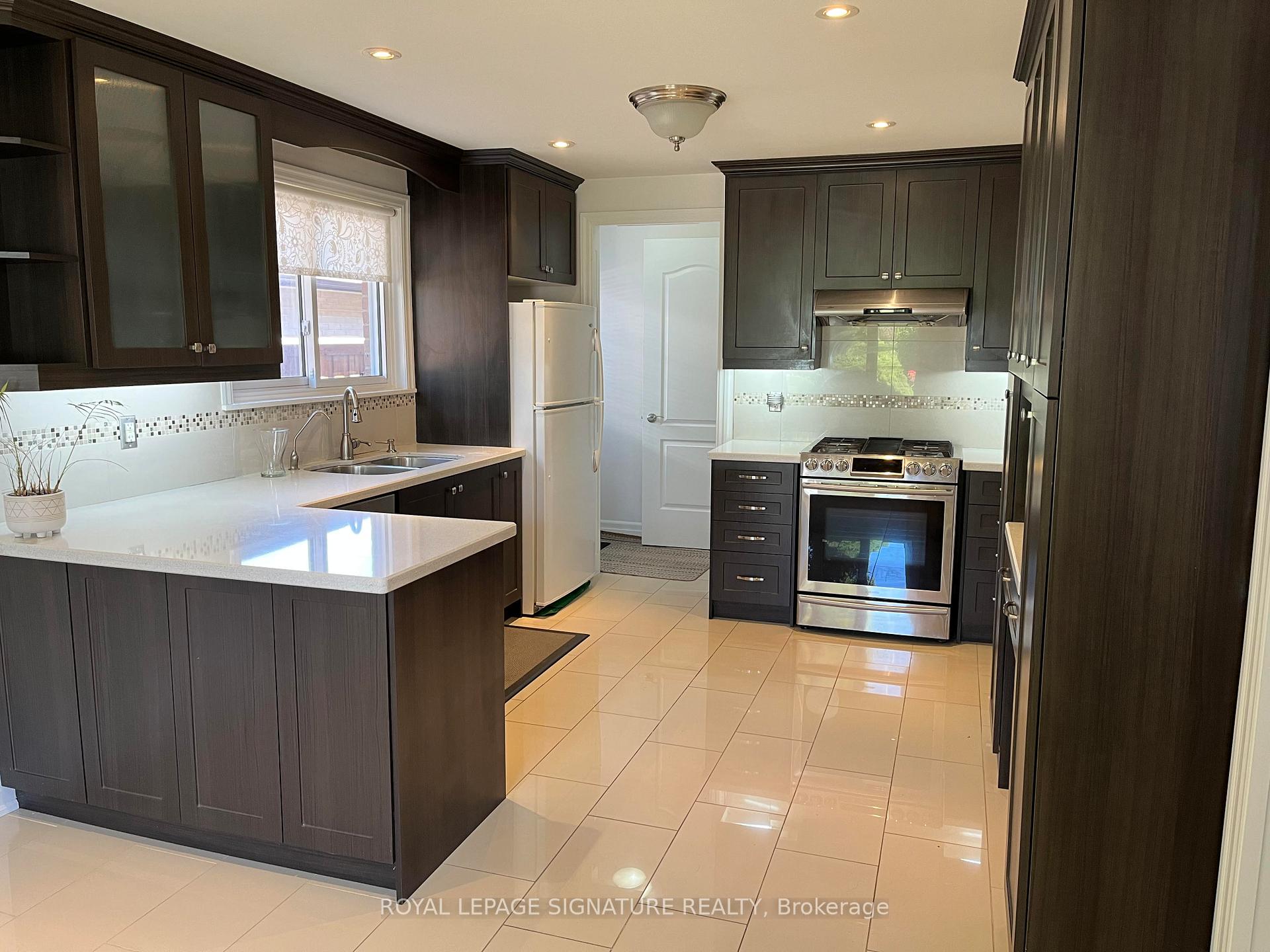 Photo 4 of Unit (Main), 48 Bromley Crescent, Brampton, Avondale — HOMEH