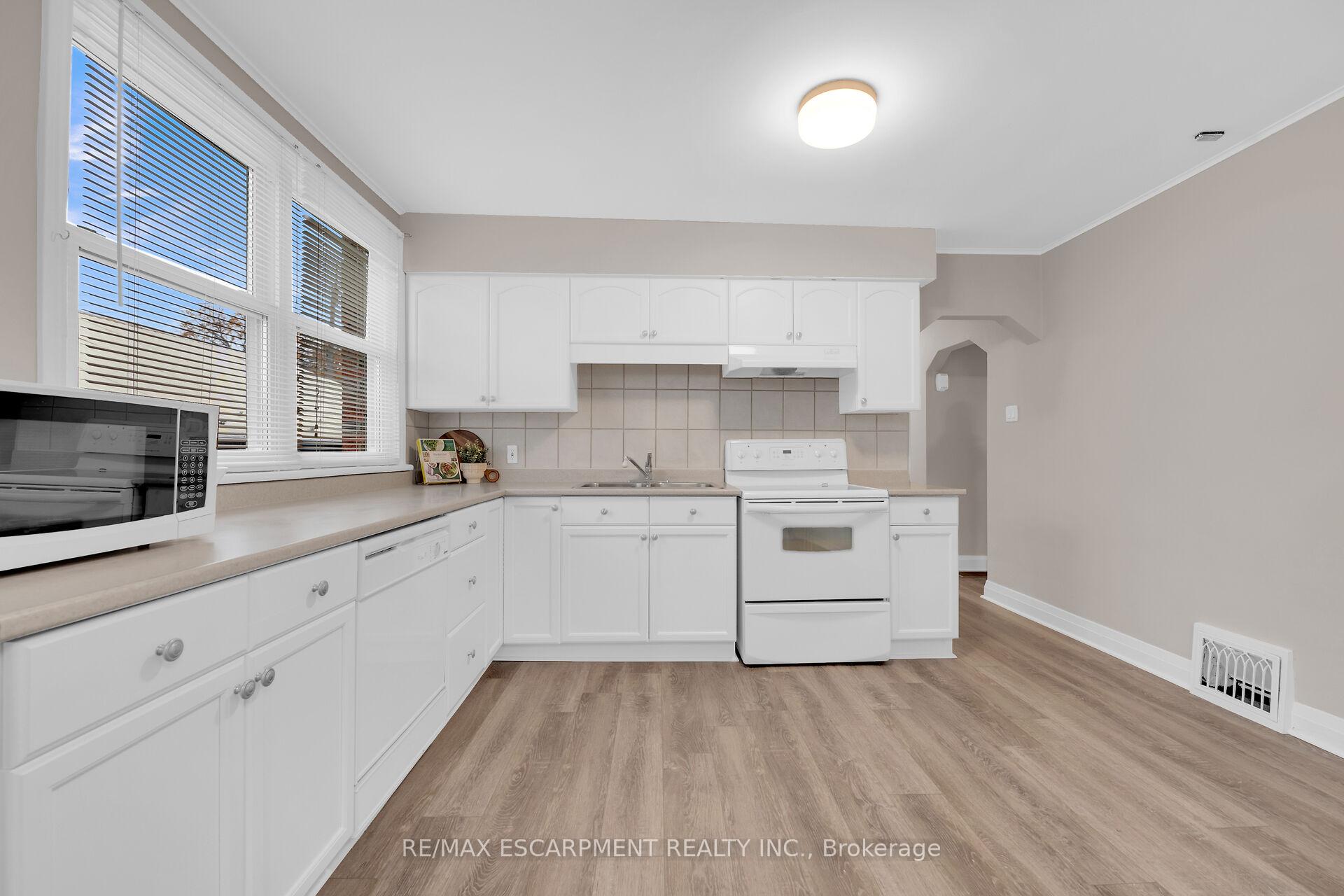 Photo 16 of 14 Walter Avenue S, Hamilton, Normanhurst — HOMEH