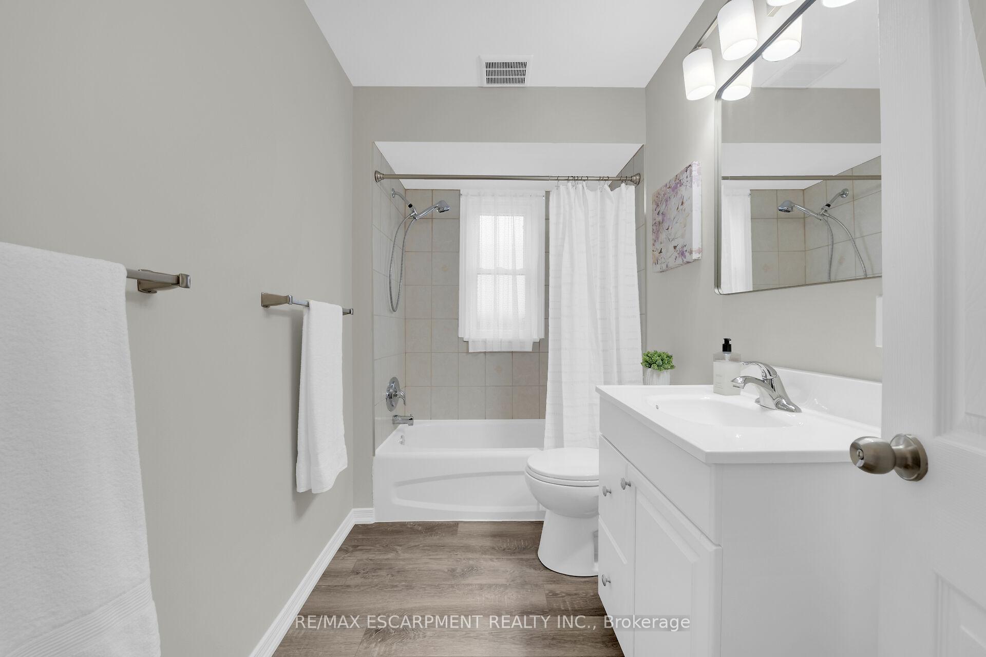 Photo 17 of 14 Walter Avenue S, Hamilton, Normanhurst — HOMEH