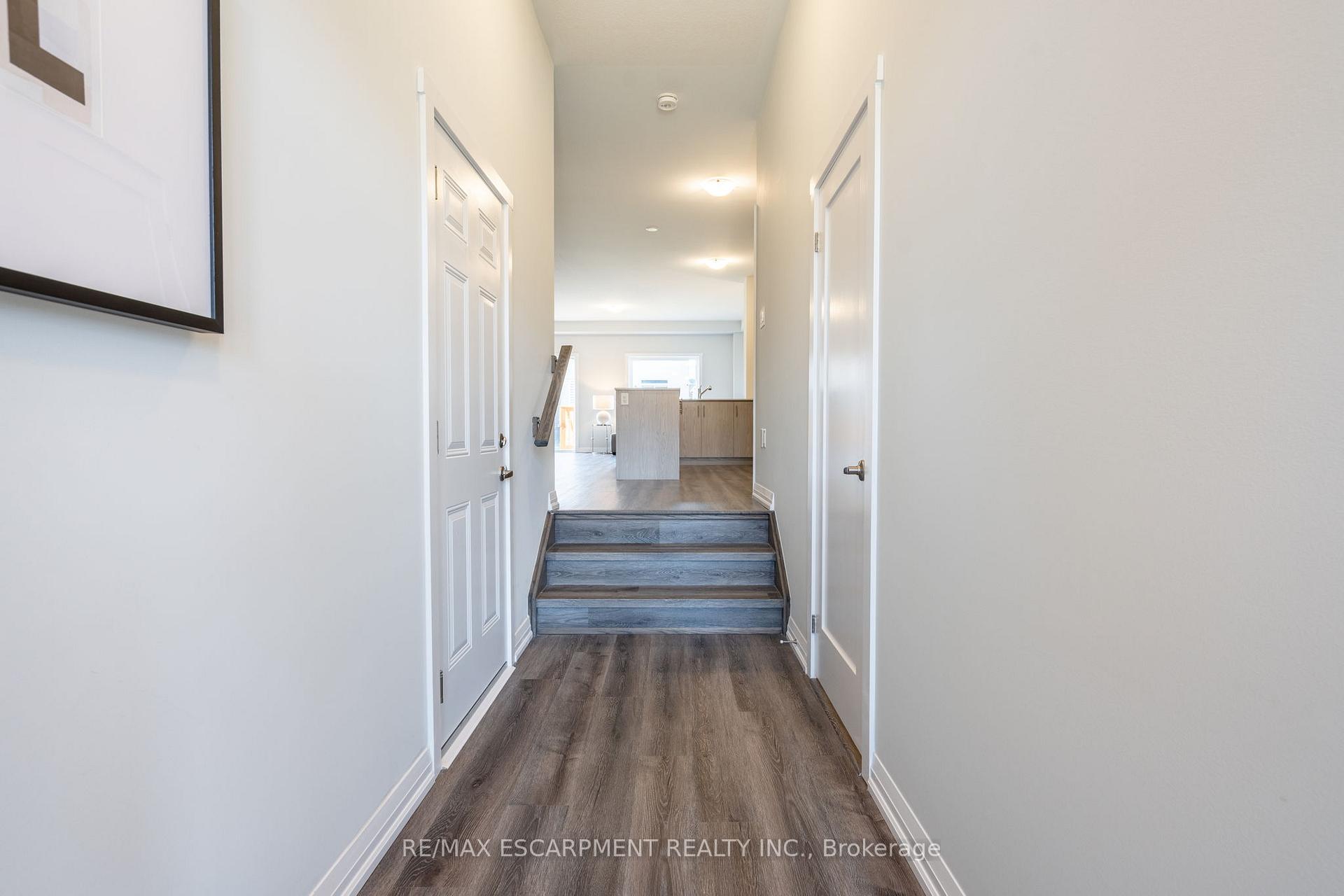 Photo 2 of 215 Lormont Boulevard N, Hamilton, Stoney Creek — HOMEH