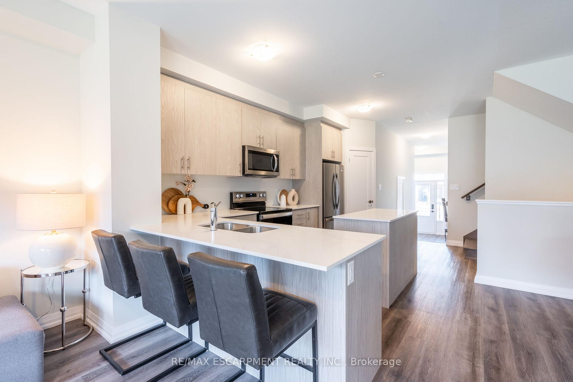 Photo 9 of 215 Lormont Boulevard N, Hamilton, Stoney Creek — HOMEH