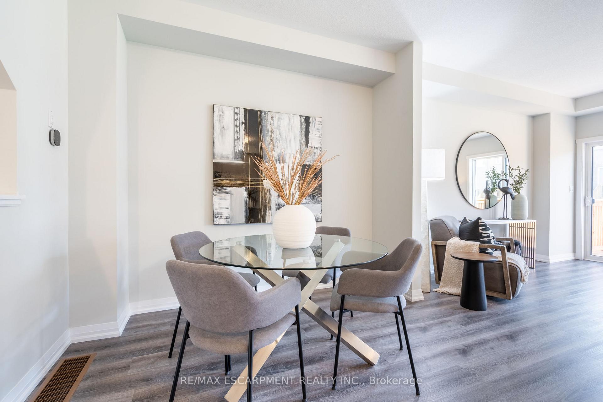 Photo 11 of 215 Lormont Boulevard N, Hamilton, Stoney Creek — HOMEH