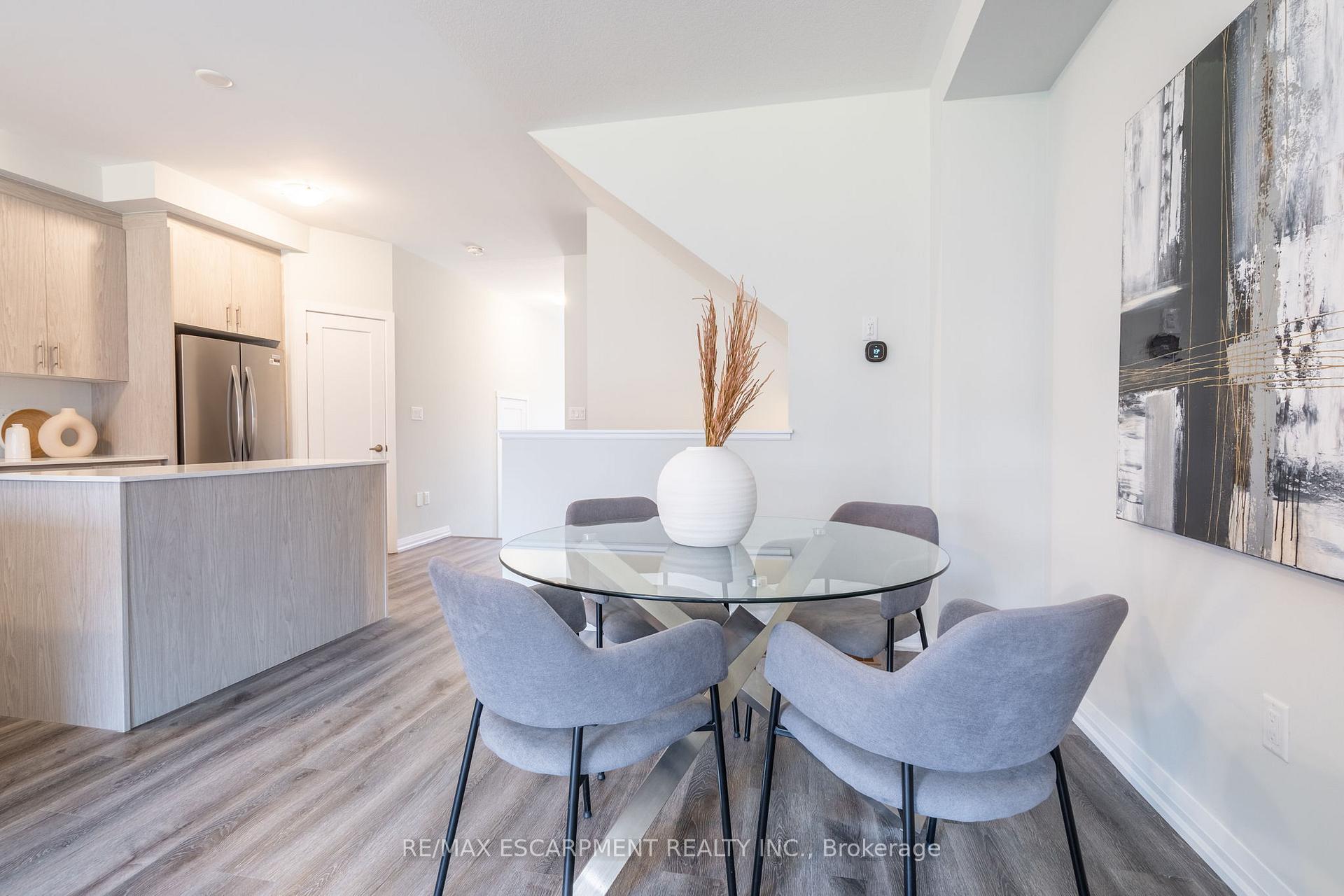 Photo 12 of 215 Lormont Boulevard N, Hamilton, Stoney Creek — HOMEH