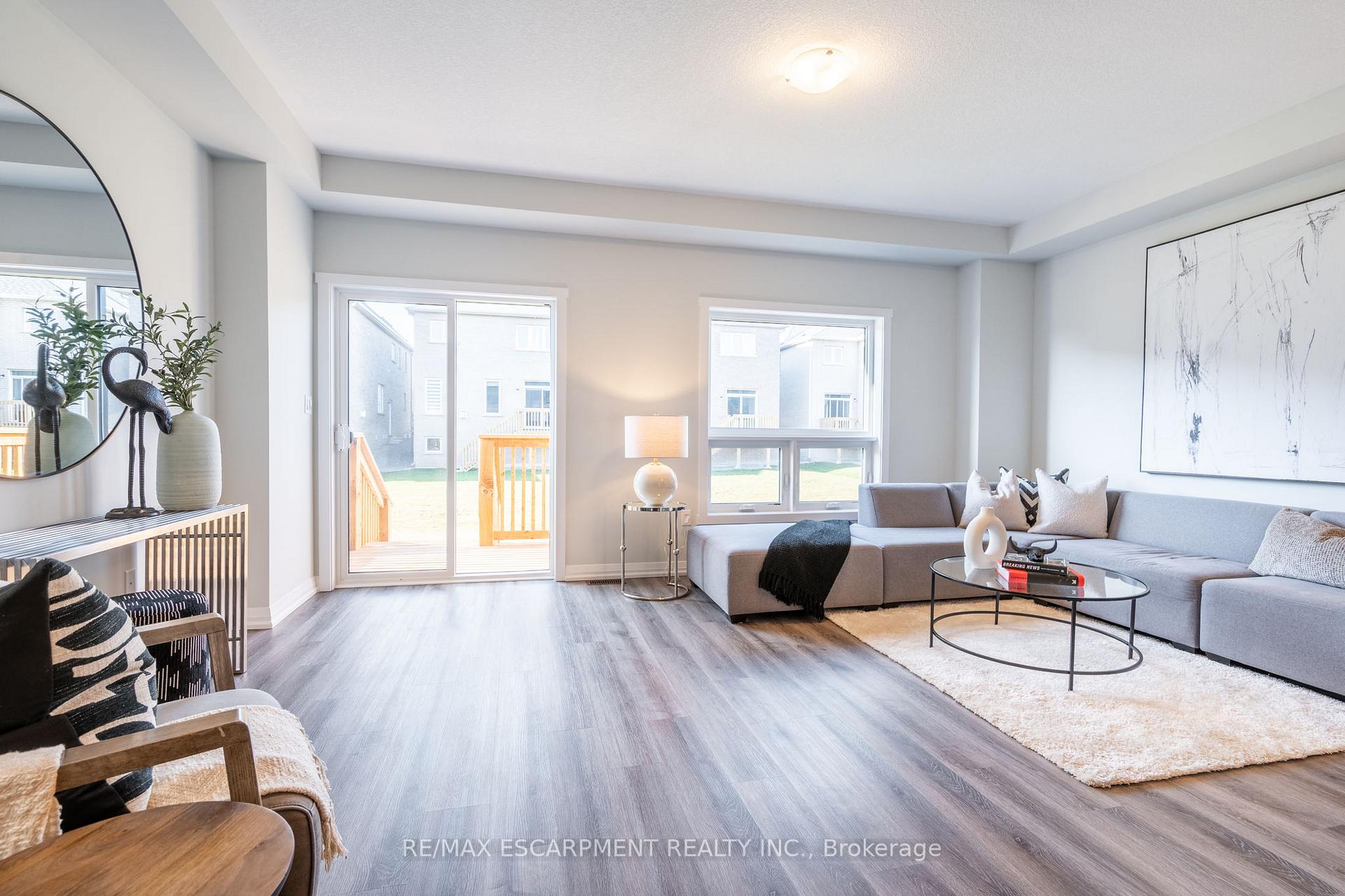 Photo 13 of 215 Lormont Boulevard N, Hamilton, Stoney Creek — HOMEH