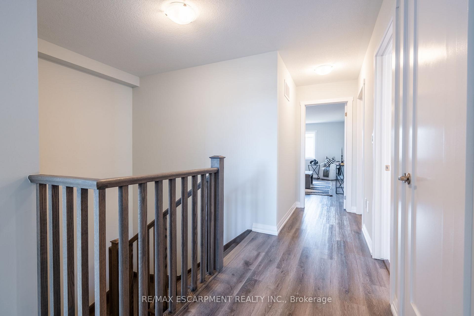 Photo 18 of 215 Lormont Boulevard N, Hamilton, Stoney Creek — HOMEH