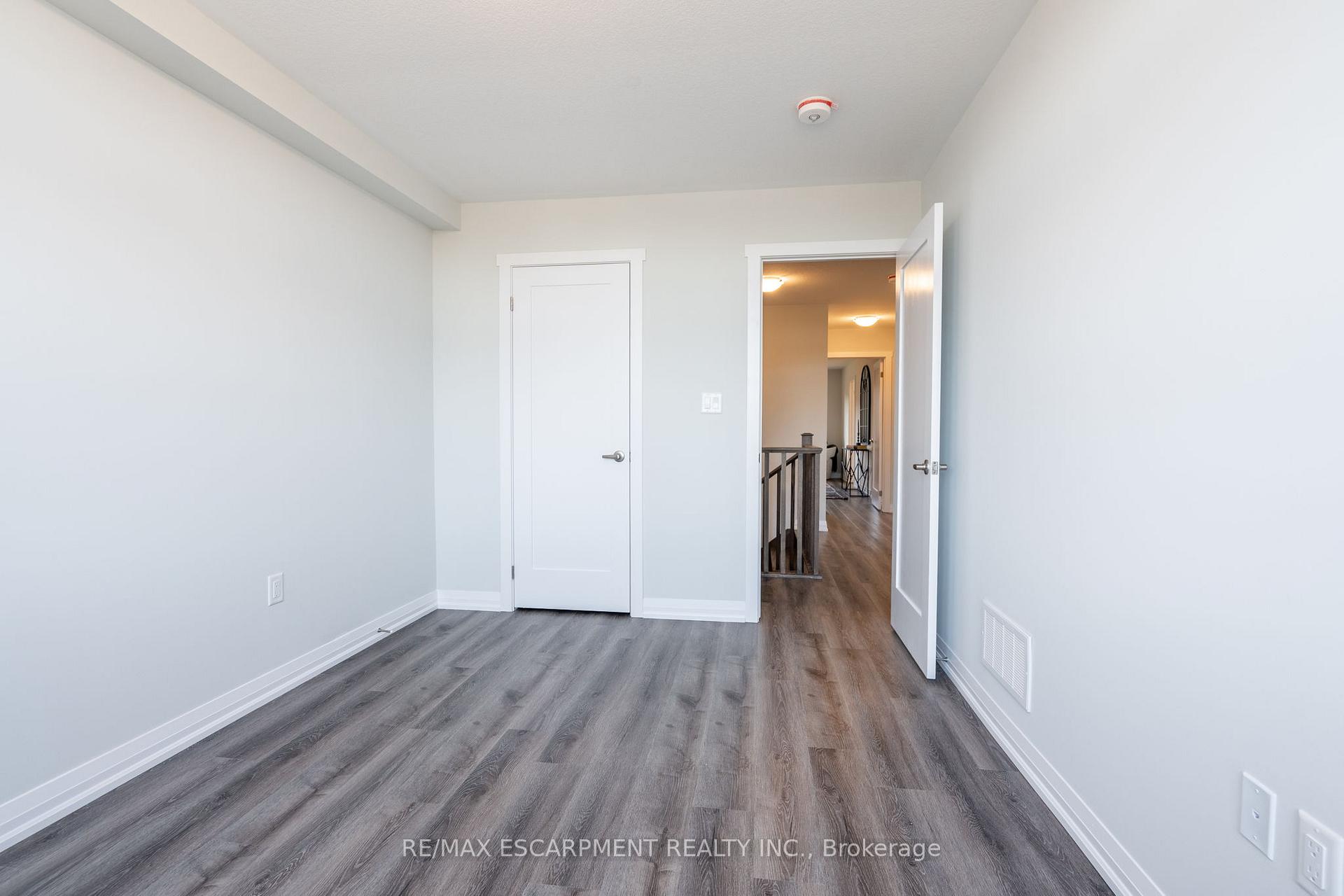 Photo 23 of 215 Lormont Boulevard N, Hamilton, Stoney Creek — HOMEH