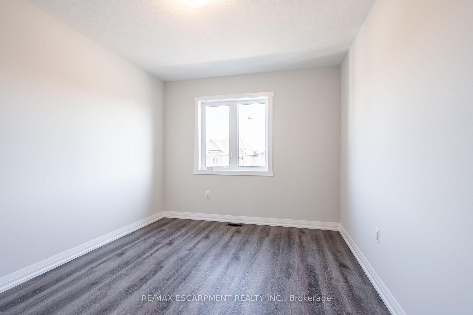 Photo 22 of 215 Lormont Boulevard N, Hamilton, Stoney Creek — HOMEH
