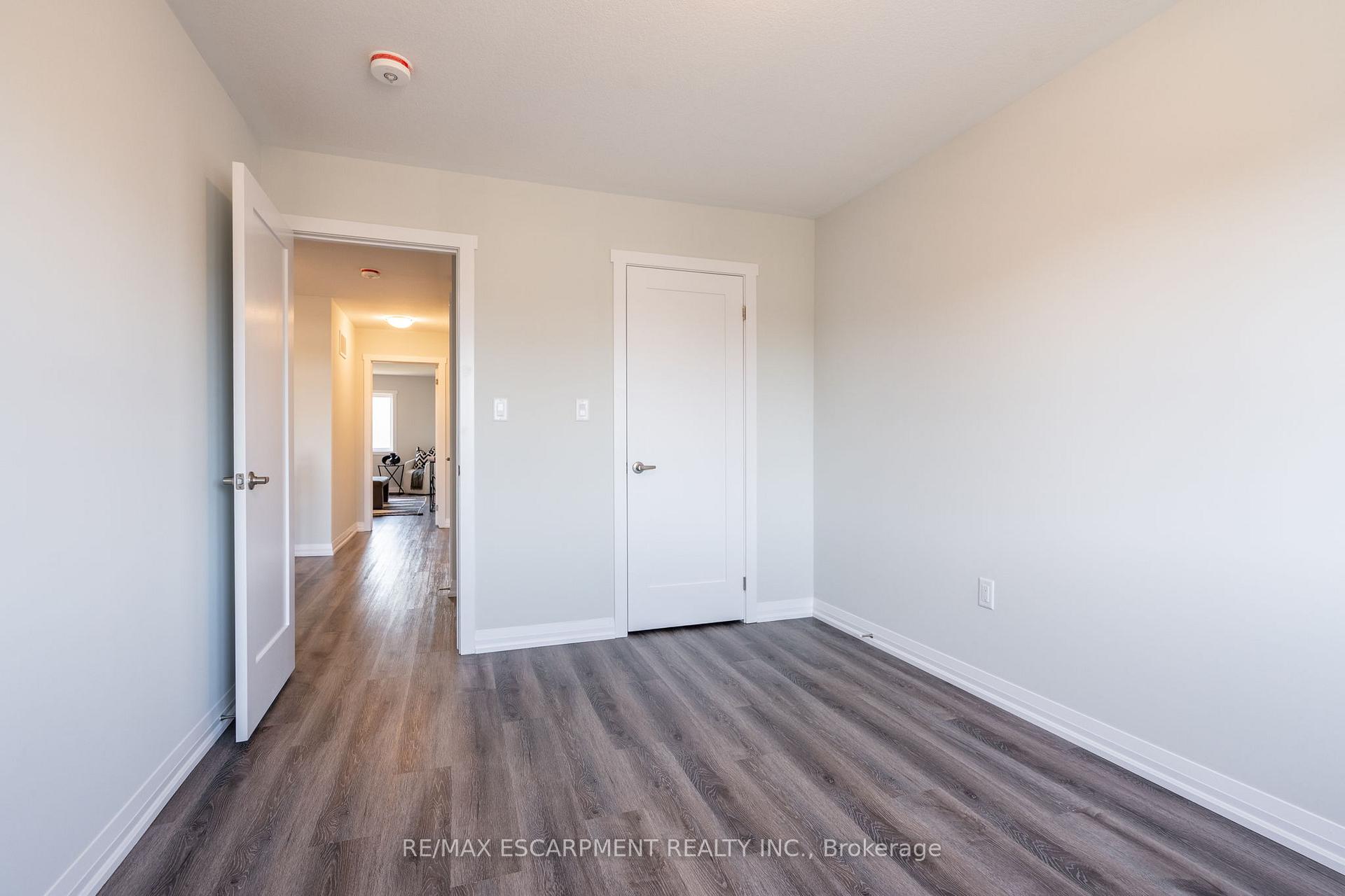 Photo 20 of 215 Lormont Boulevard N, Hamilton, Stoney Creek — HOMEH