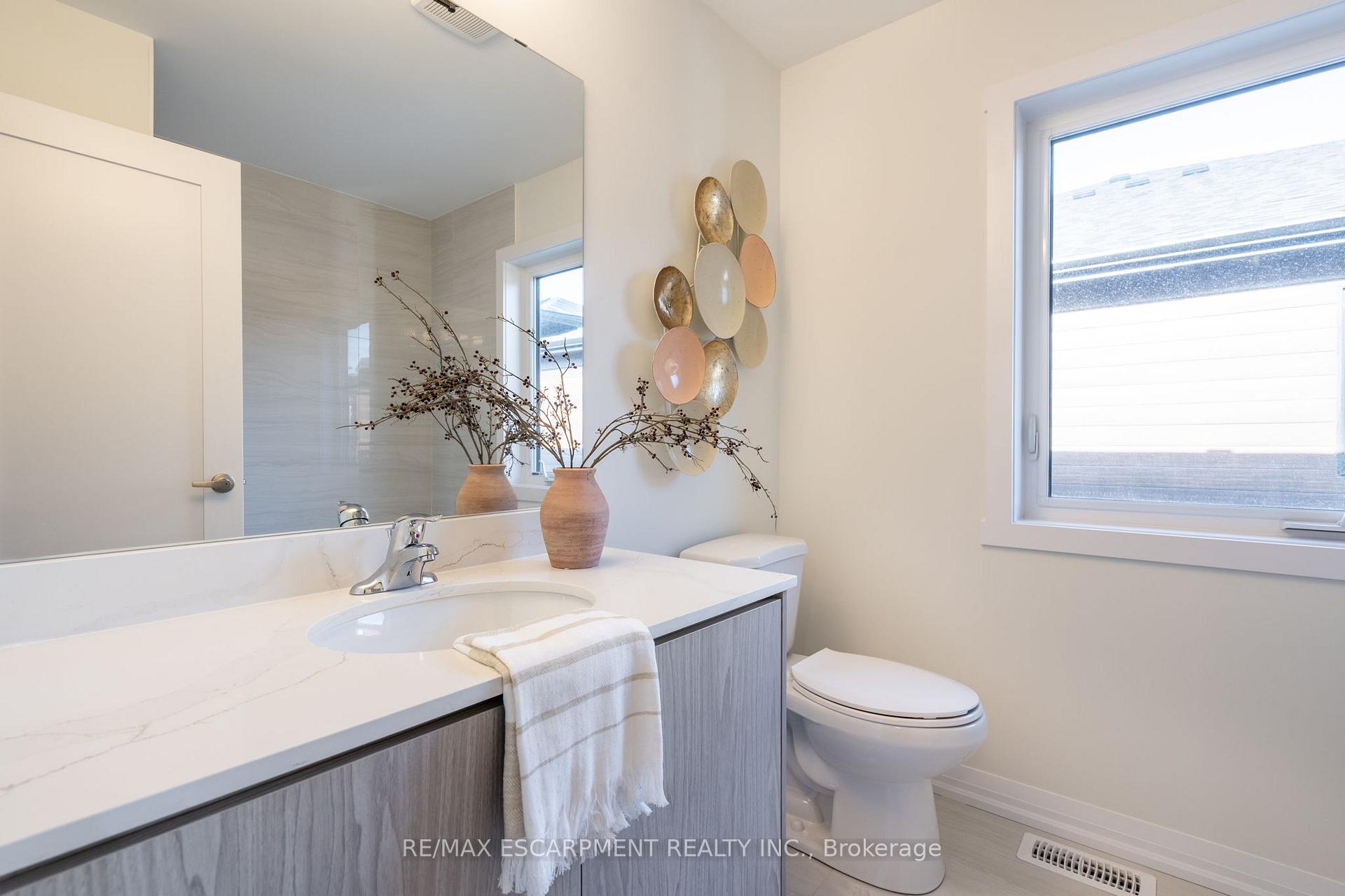 Photo 27 of 215 Lormont Boulevard N, Hamilton, Stoney Creek — HOMEH