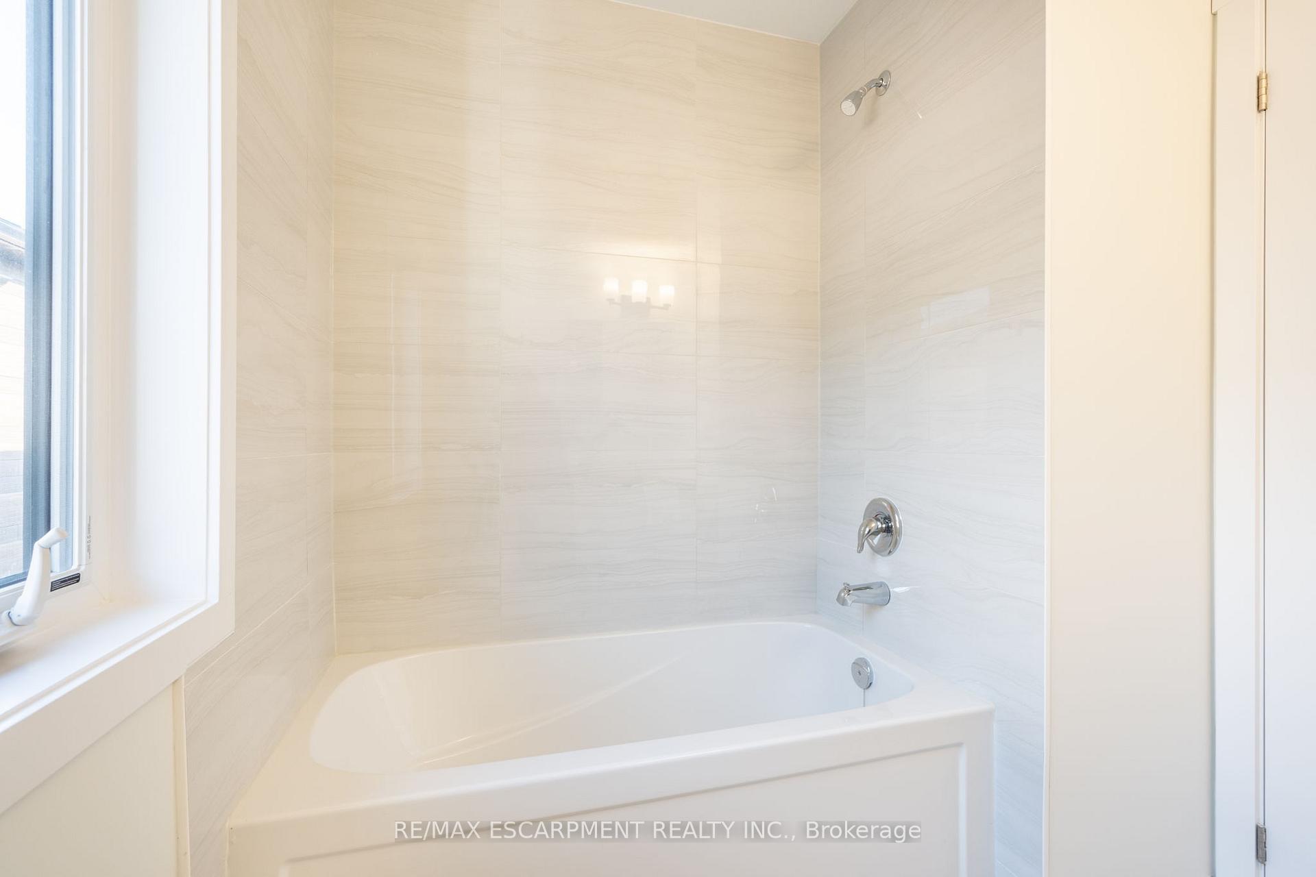 Photo 24 of 215 Lormont Boulevard N, Hamilton, Stoney Creek — HOMEH