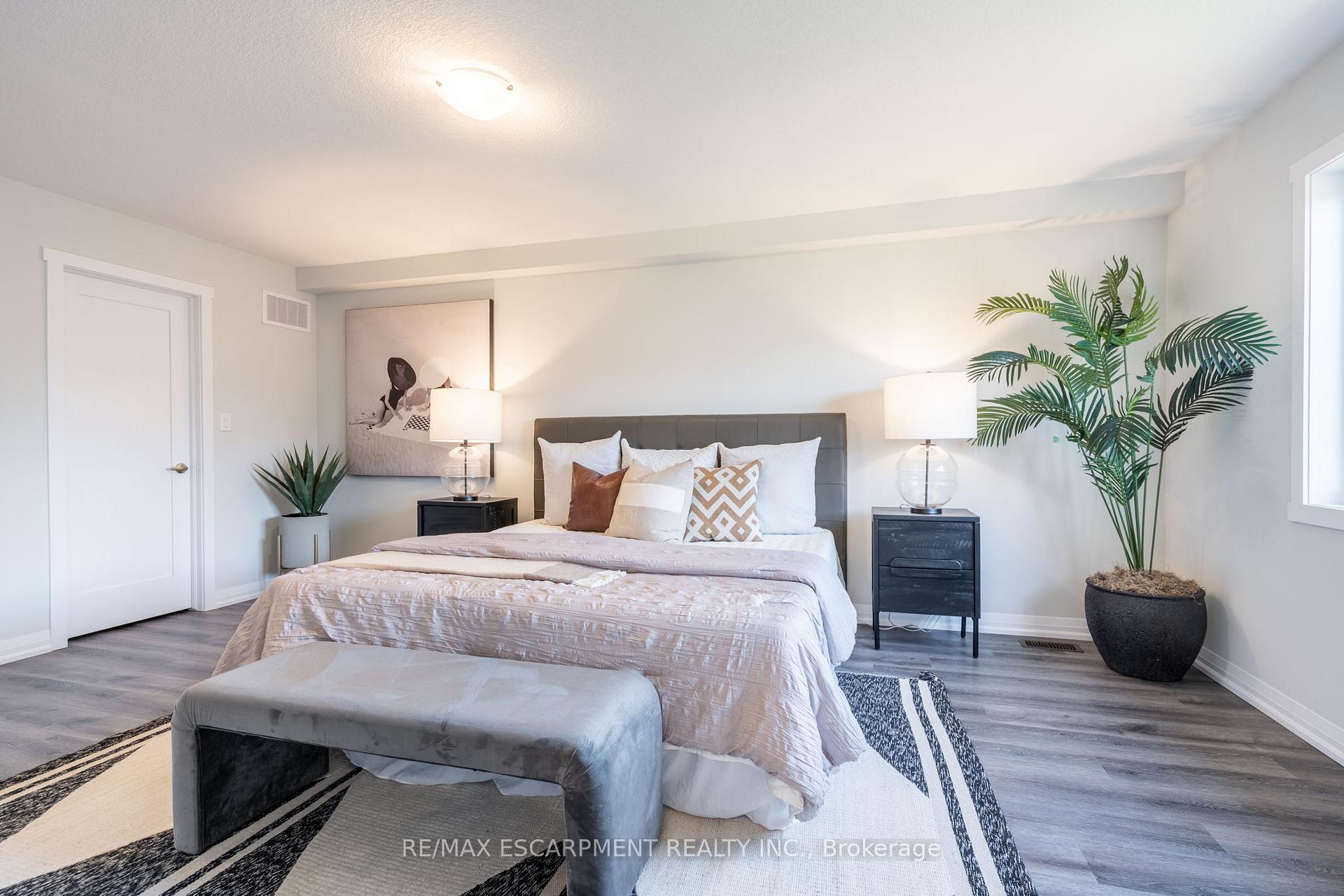 Photo 41 of 215 Lormont Boulevard N, Hamilton, Stoney Creek — HOMEH