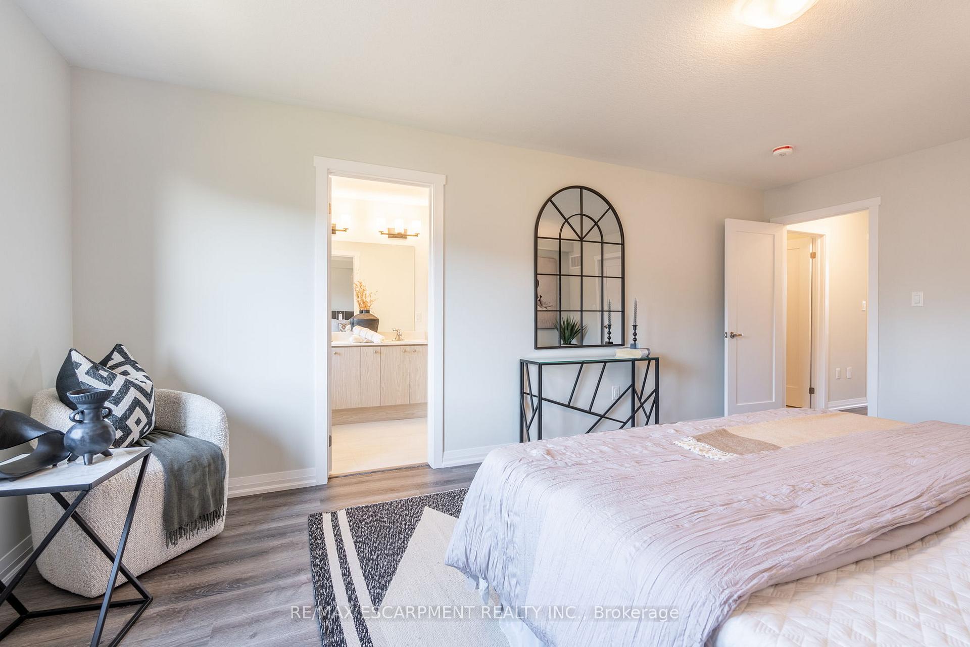 Photo 40 of 215 Lormont Boulevard N, Hamilton, Stoney Creek — HOMEH