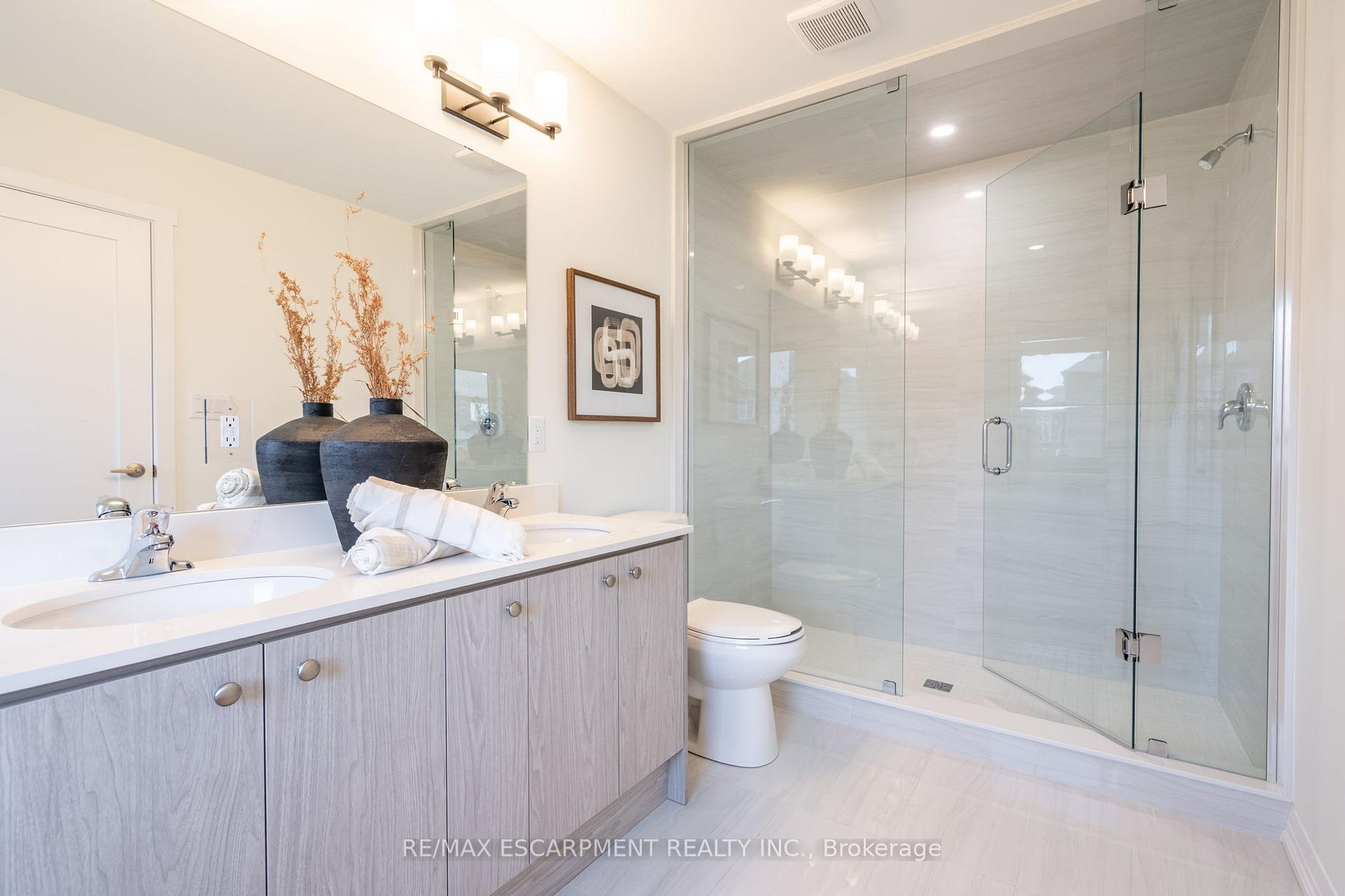 Photo 31 of 215 Lormont Boulevard N, Hamilton, Stoney Creek — HOMEH