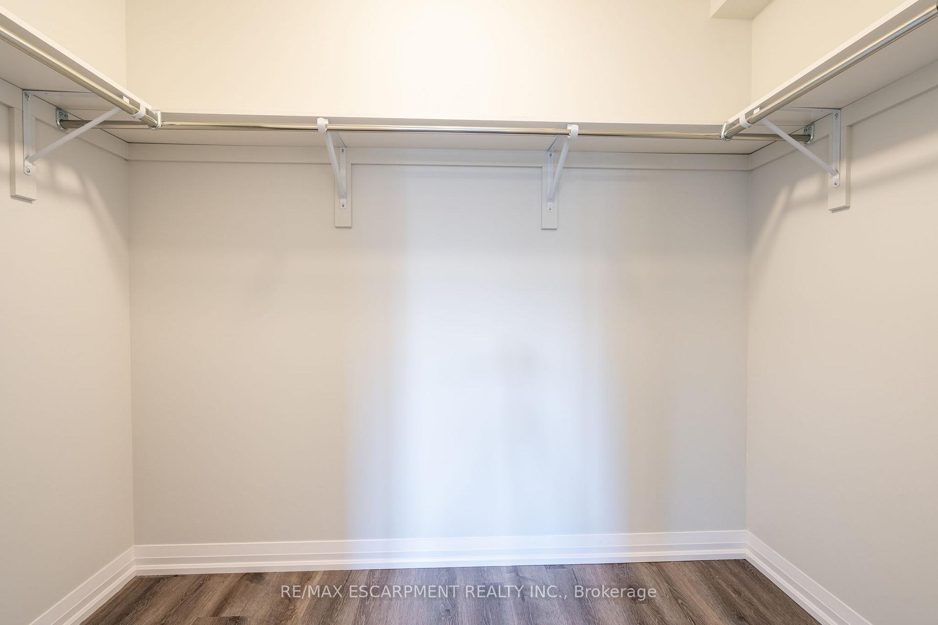 Photo 25 of 215 Lormont Boulevard N, Hamilton, Stoney Creek — HOMEH