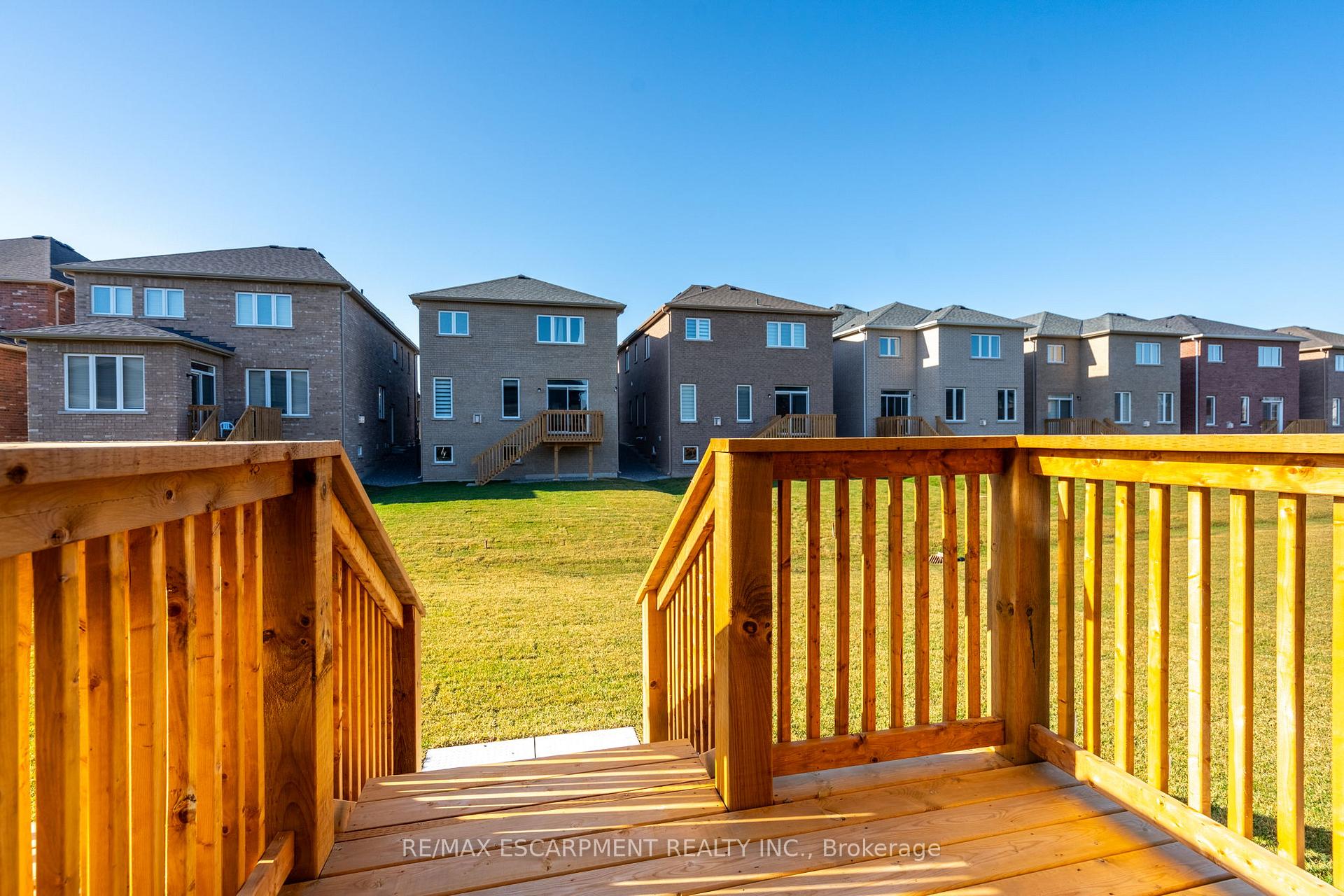 Photo 35 of 215 Lormont Boulevard N, Hamilton, Stoney Creek — HOMEH