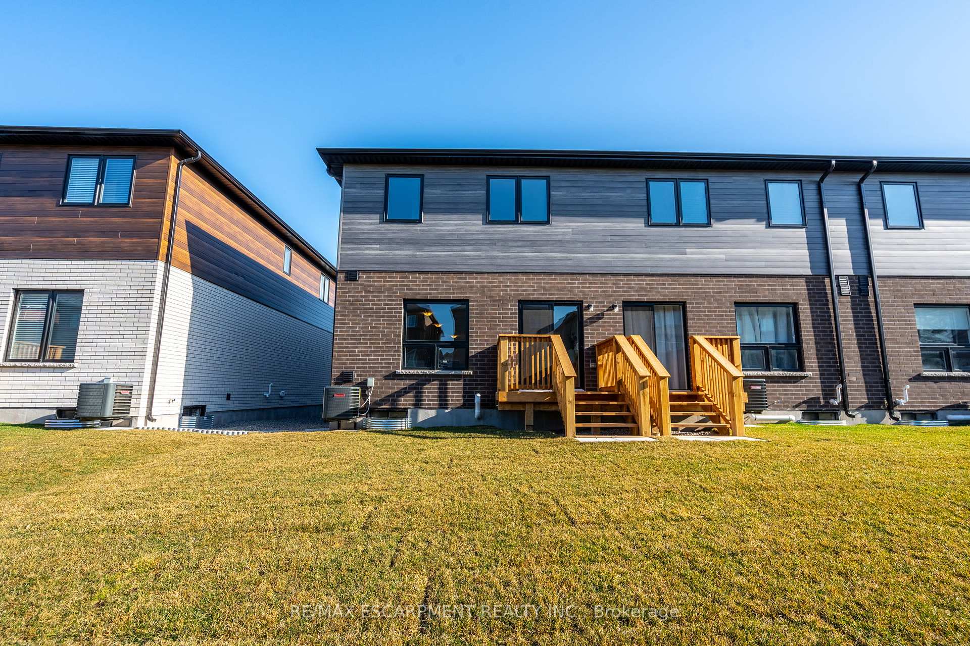 Photo 39 of 215 Lormont Boulevard N, Hamilton, Stoney Creek — HOMEH