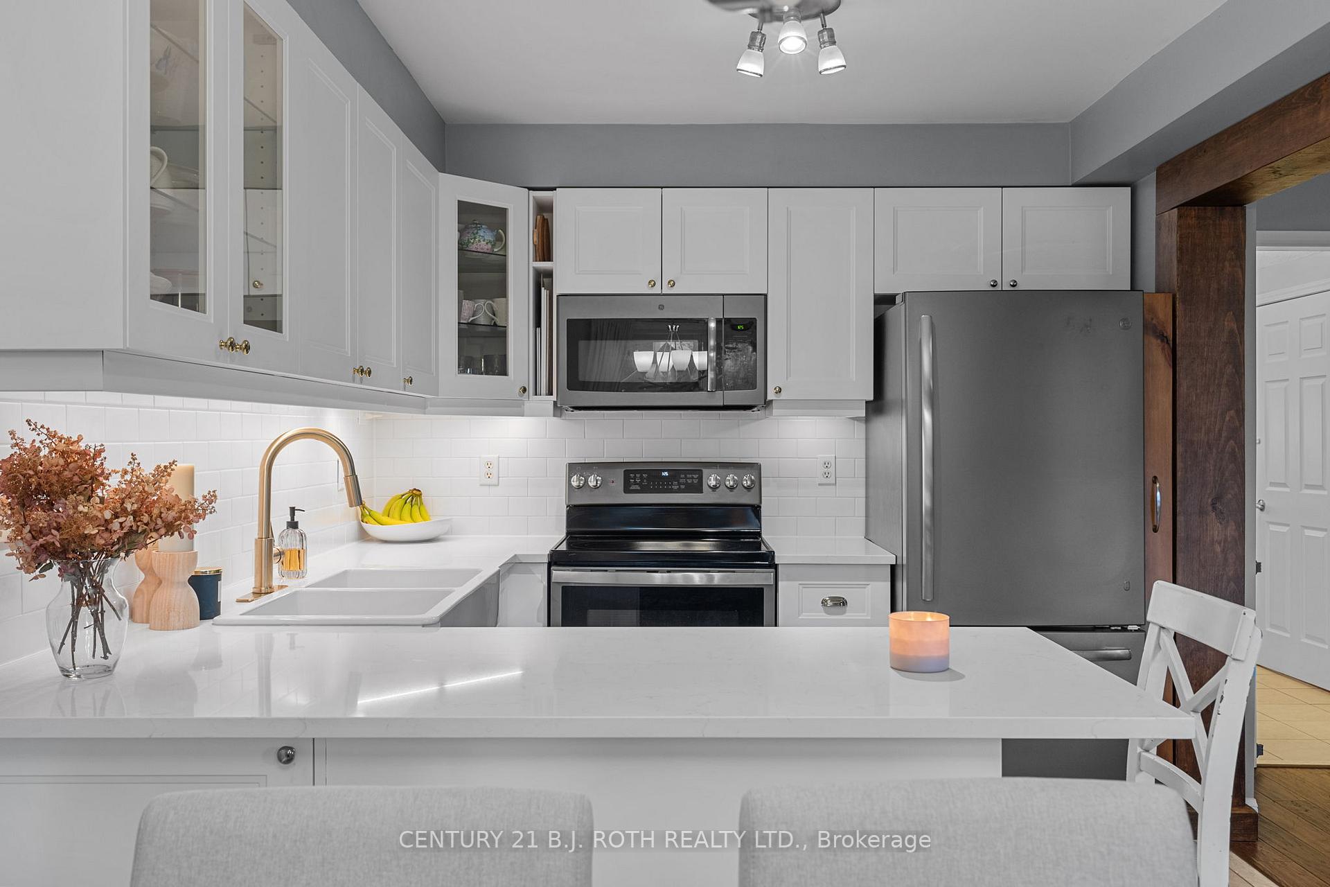 Photo 16 of 83 Bird Street, Barrie, Edgehill Drive — HOMEH