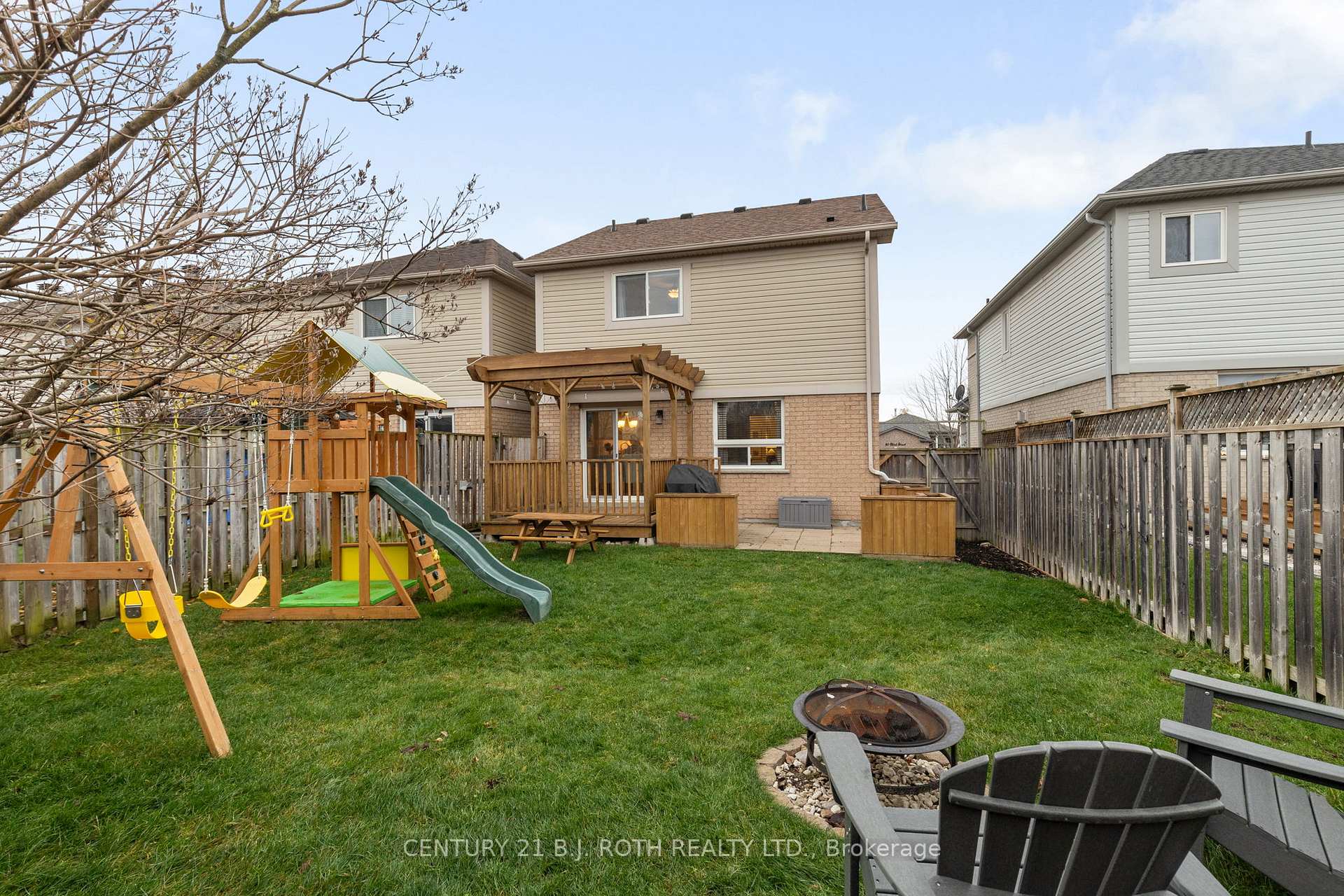 Photo 26 of 83 Bird Street, Barrie, Edgehill Drive — HOMEH