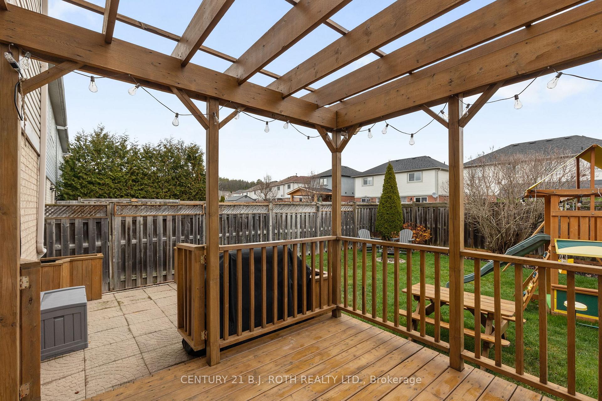 Photo 34 of 83 Bird Street, Barrie, Edgehill Drive — HOMEH
