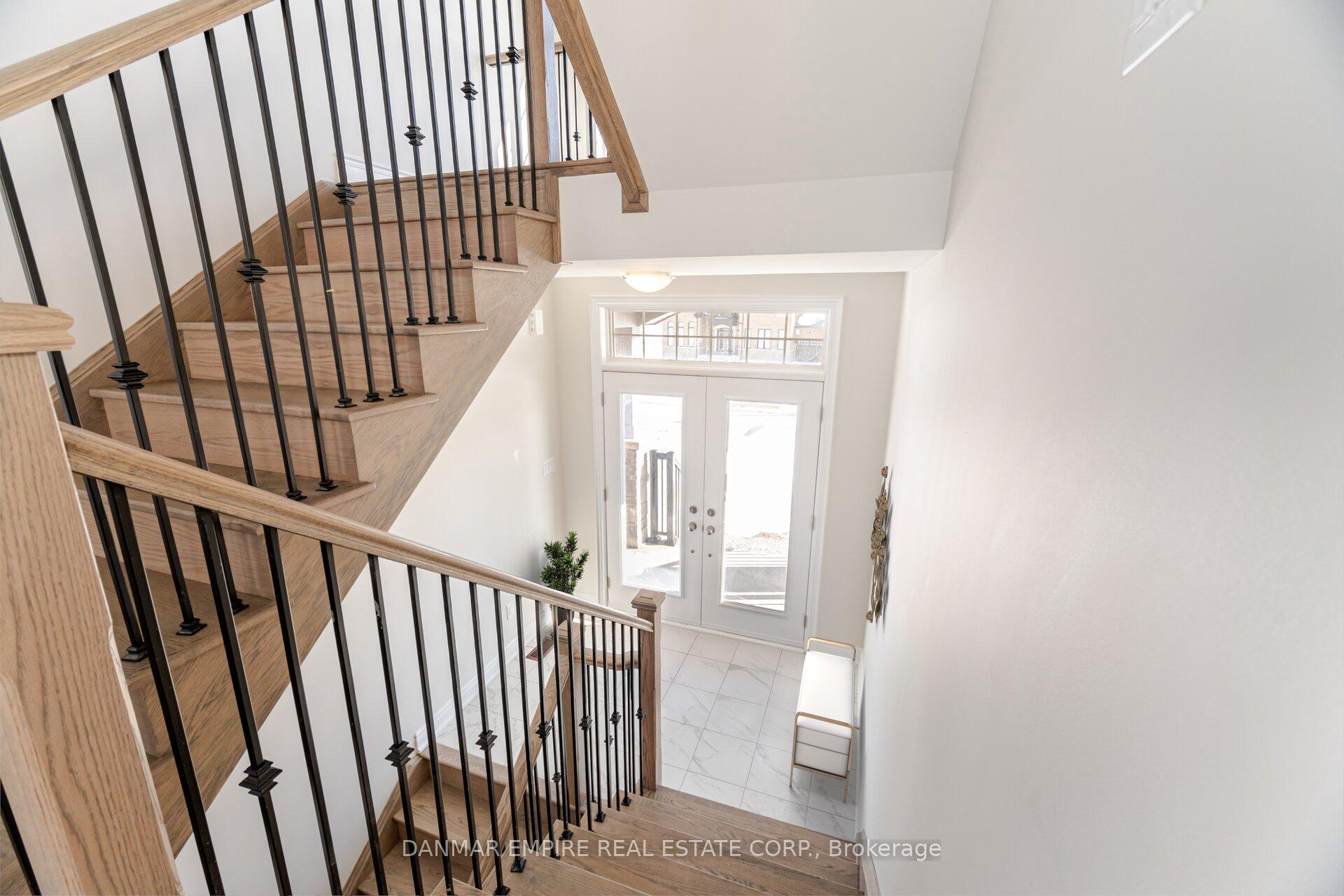 Photo 3 of 2226 Greg Gemmel Way, Innisfil, Churchill — HOMEH