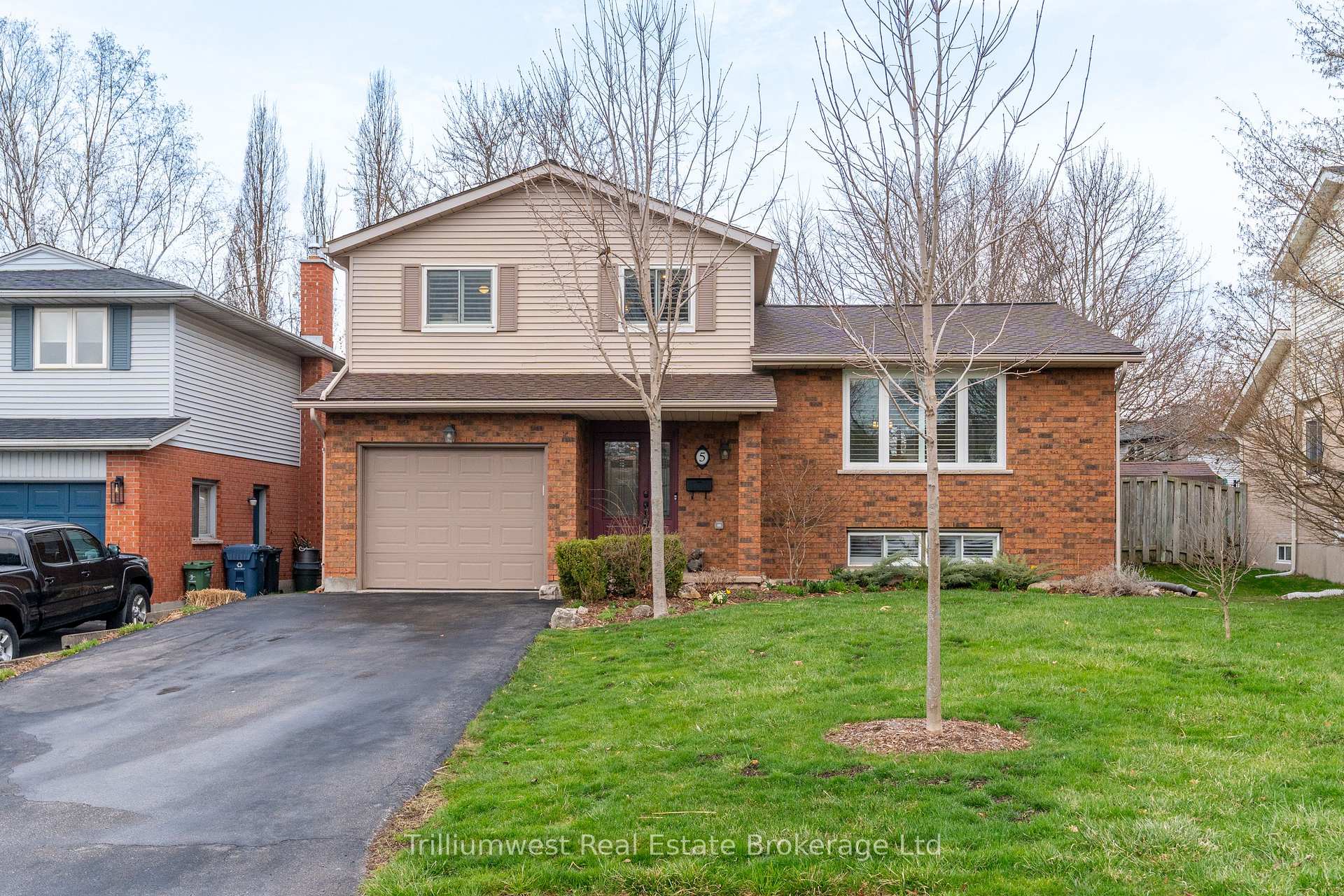 Photo 1 of 5 Schuurman Court, Guelph, Kortright West — HOMEH